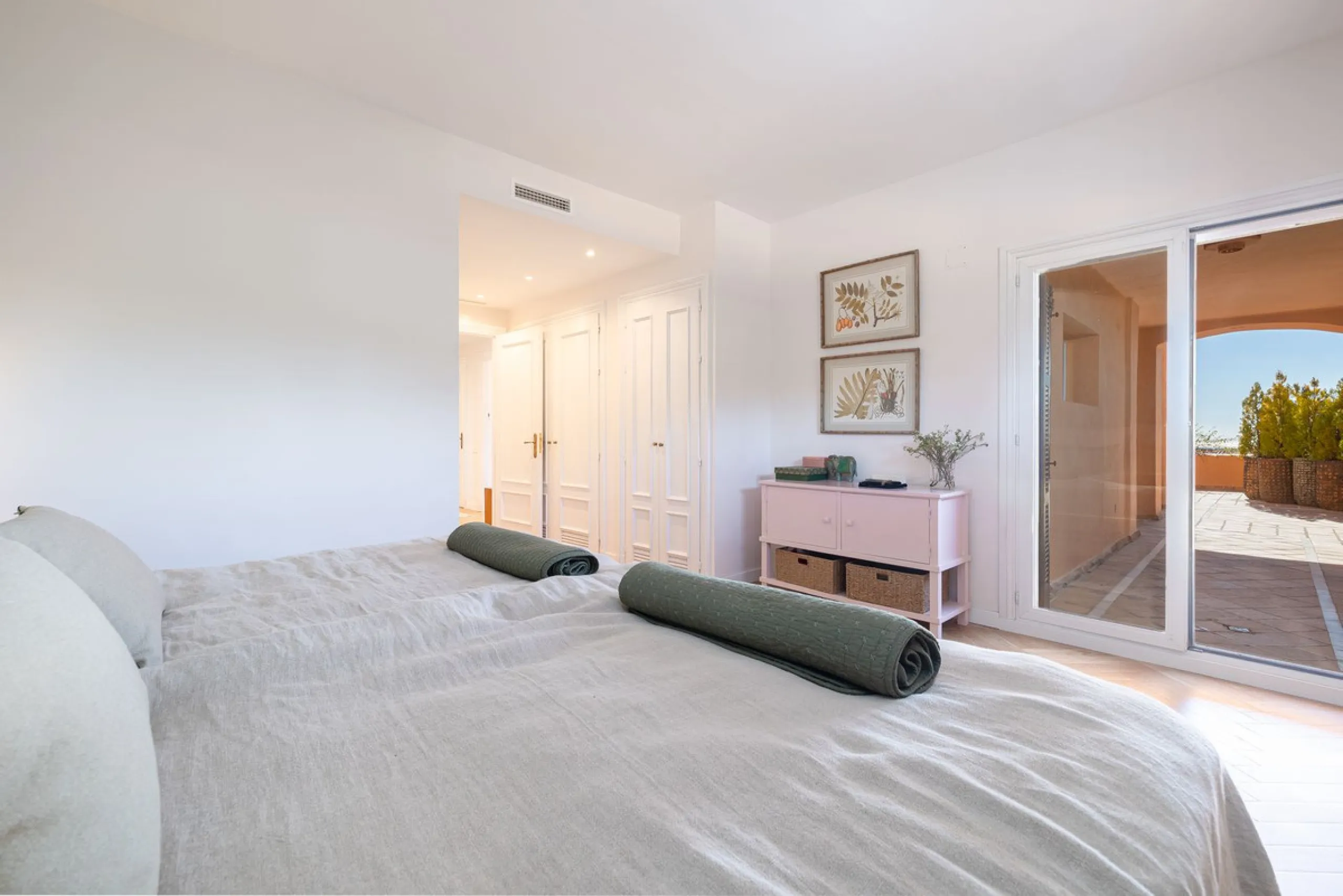 Apartment - Ground Floor Apartment в продаже в Marbella, Málaga. В доме 3 спален и 2 ванных комнат. Площадь дома 217 м²