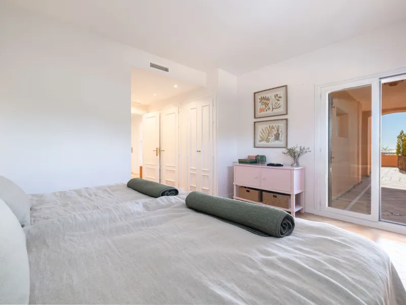 Apartment - Ground Floor Apartment в продаже в Marbella, Málaga. В доме 3 спален и 2 ванных комнат. Площадь дома 217 м²
