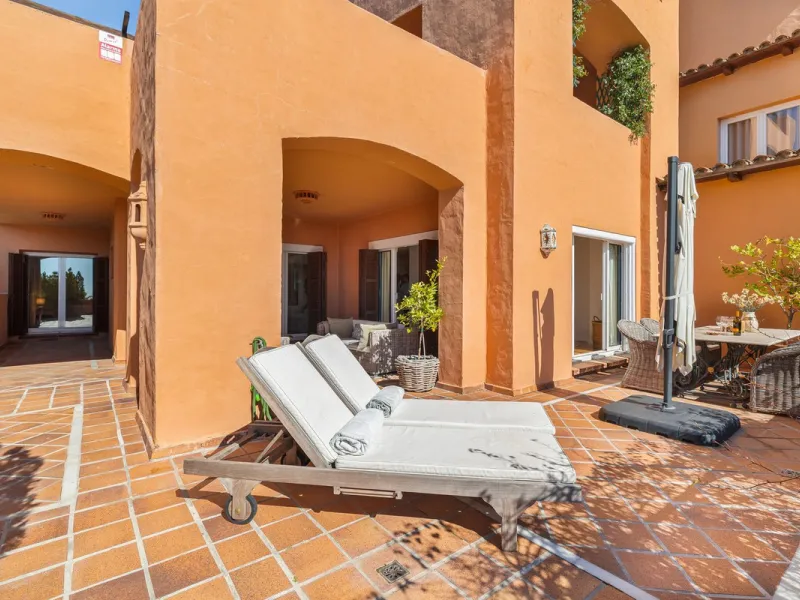 Apartment - Ground Floor Apartment в продаже в Marbella, Málaga. В доме 3 спален и 2 ванных комнат. Площадь дома 217 м²