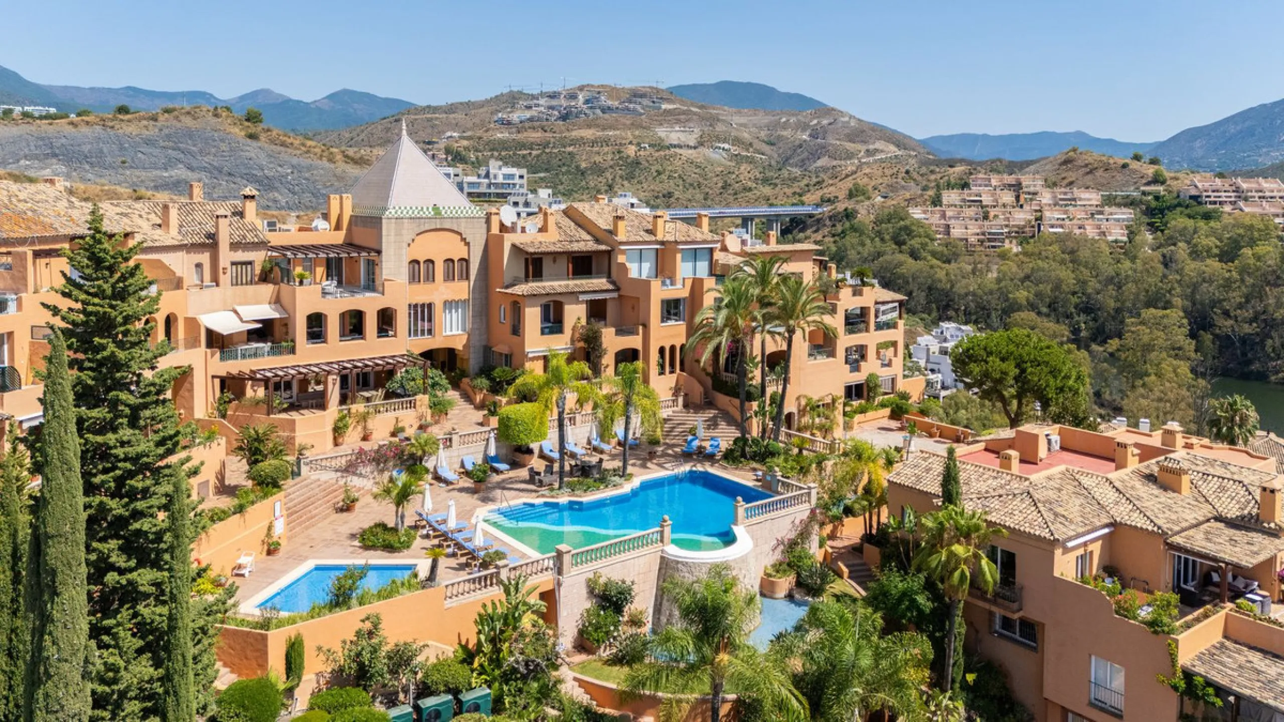 Apartment - Ground Floor Apartment в продаже в Marbella, Málaga. В доме 3 спален и 2 ванных комнат. Площадь дома 217 м²