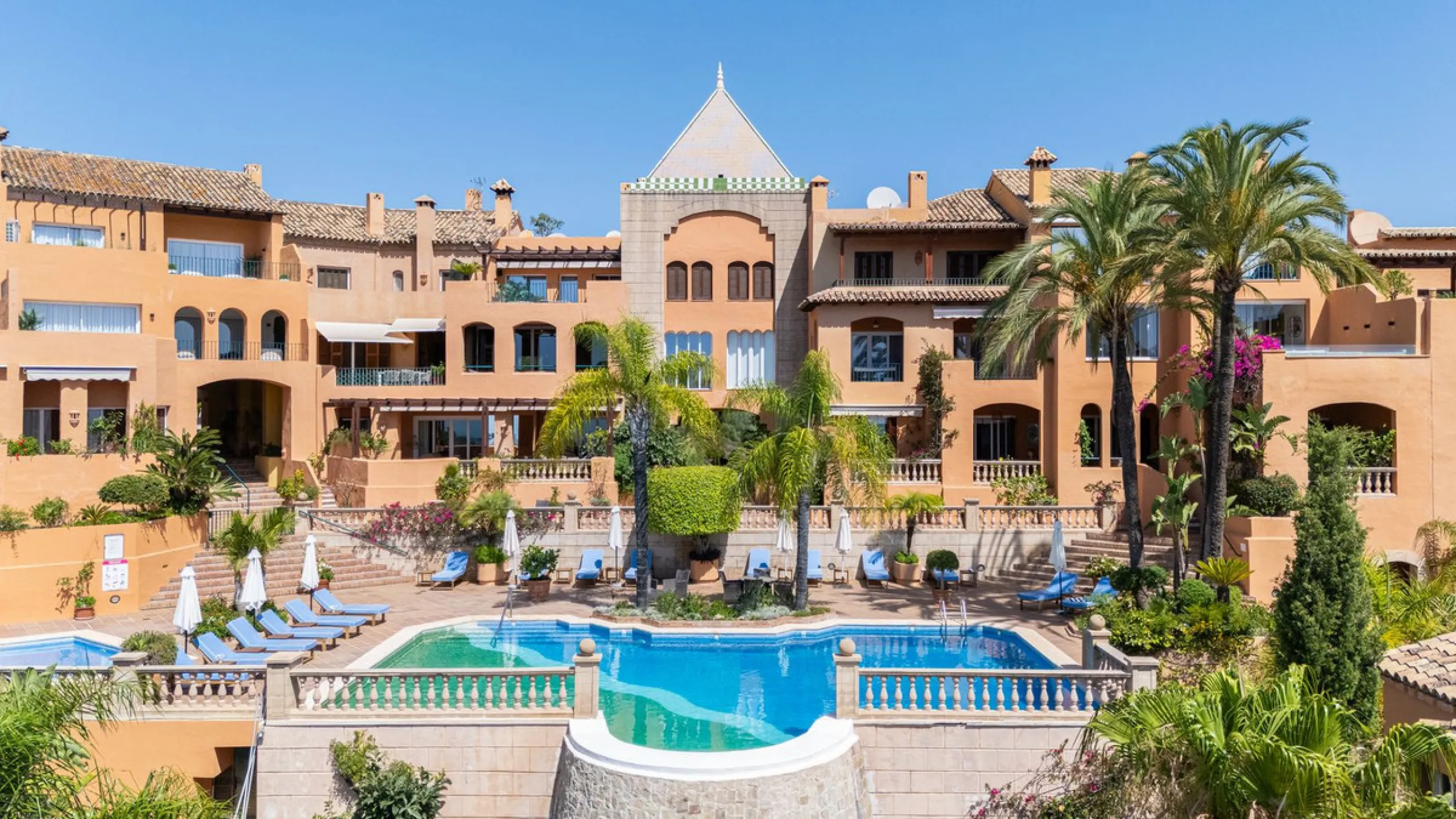 Apartment - Ground Floor Apartment в продаже в Marbella, Málaga. В доме 3 спален и 2 ванных комнат. Площадь дома 217 м²
