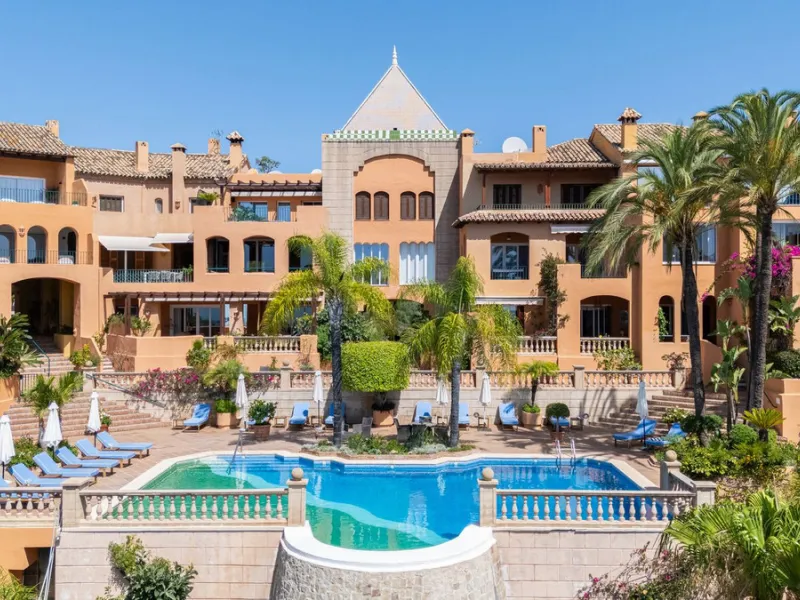 Apartment - Ground Floor Apartment в продаже в Marbella, Málaga. В доме 3 спален и 2 ванных комнат. Площадь дома 217 м²
