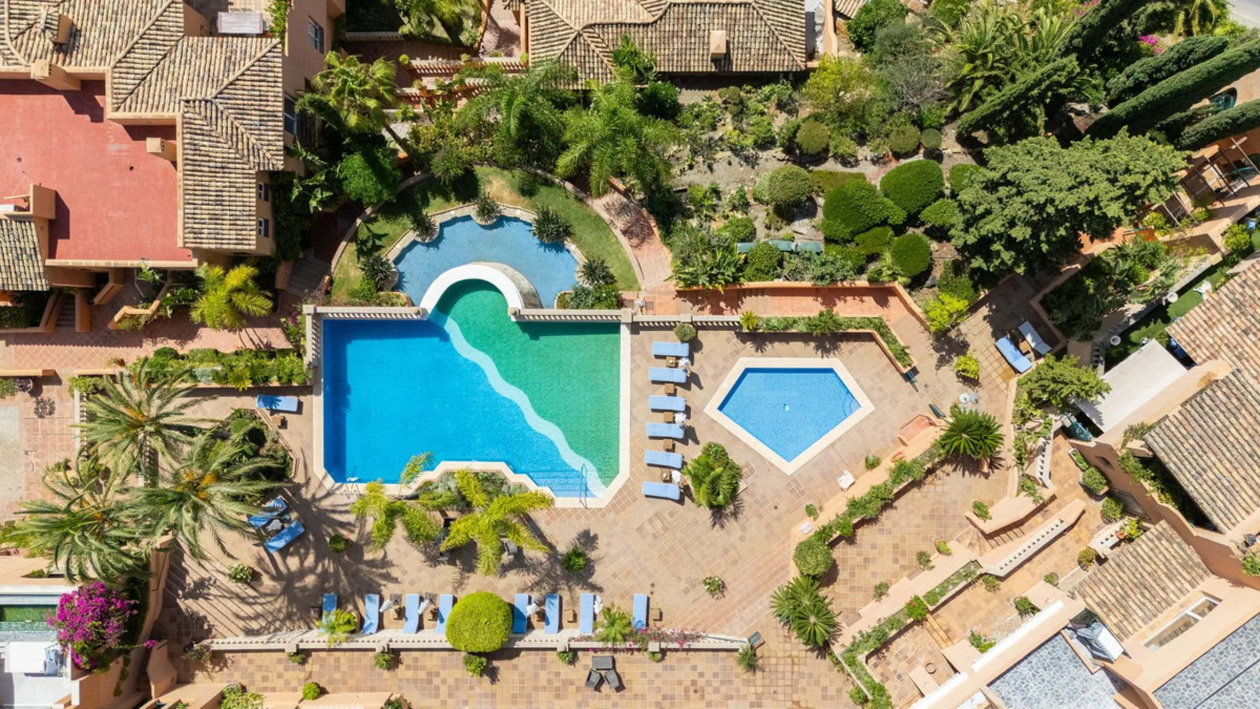 Apartment - Ground Floor Apartment в продаже в Marbella, Málaga. В доме 3 спален и 2 ванных комнат. Площадь дома 217 м²