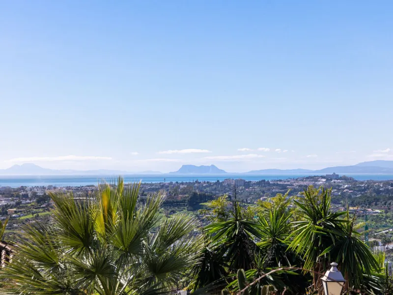 Apartment - Ground Floor Apartment в продаже в Marbella, Málaga. В доме 3 спален и 2 ванных комнат. Площадь дома 217 м²