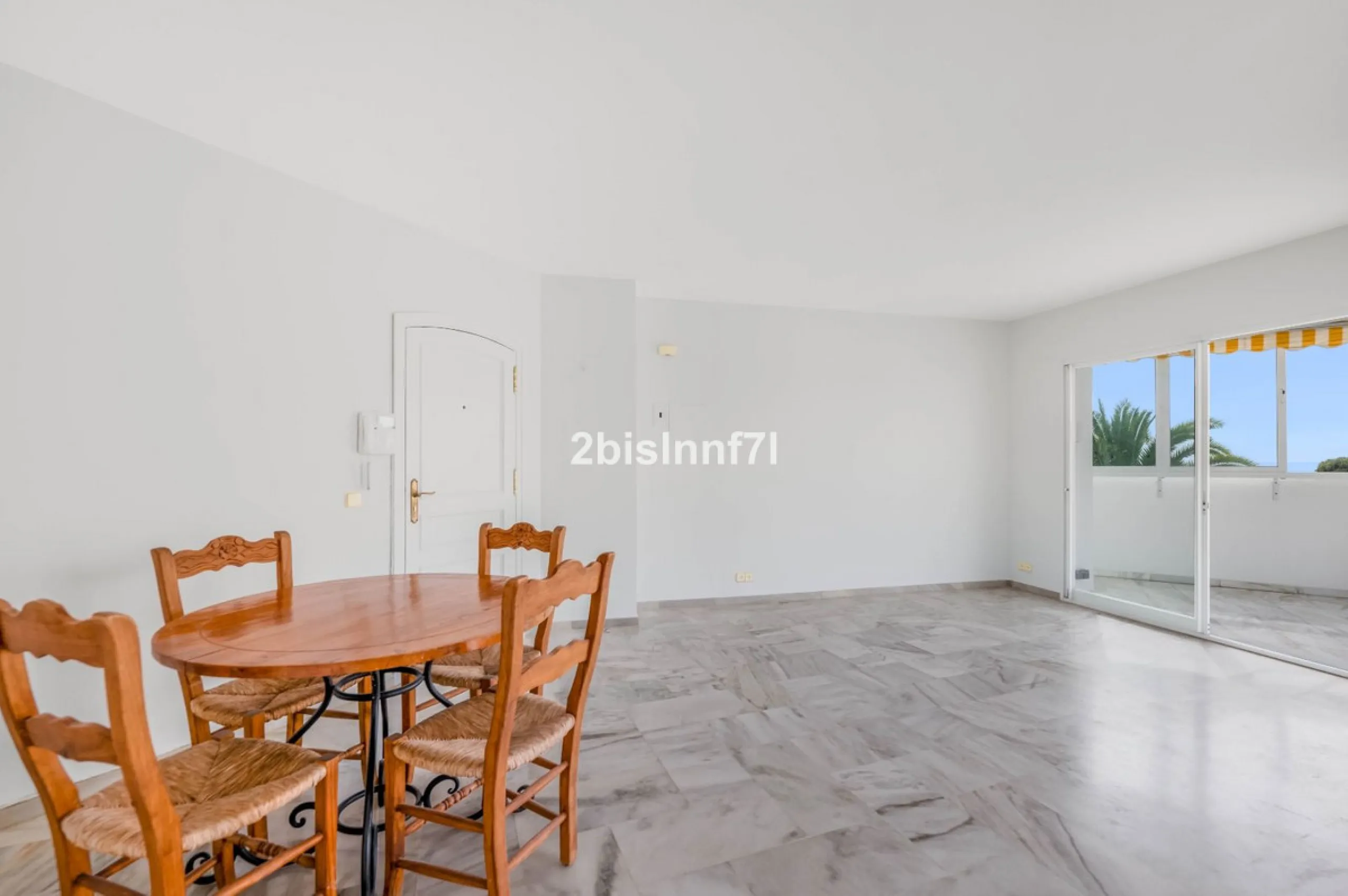 Apartment - Middle Floor Apartment в продаже в Marbella, Málaga. В доме 2 спален и 2 ванных комнат. Площадь дома 92 м²