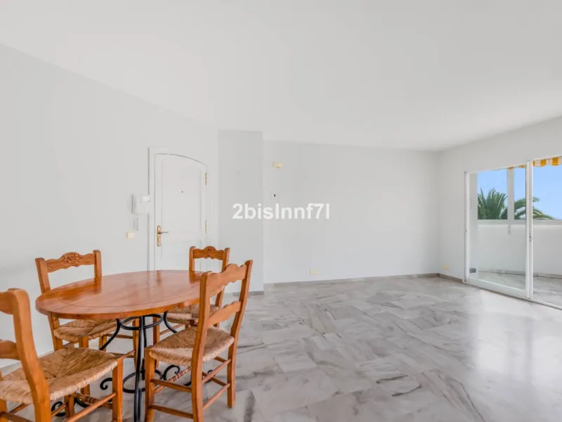 Apartment - Middle Floor Apartment в продаже в Marbella, Málaga. В доме 2 спален и 2 ванных комнат. Площадь дома 92 м²