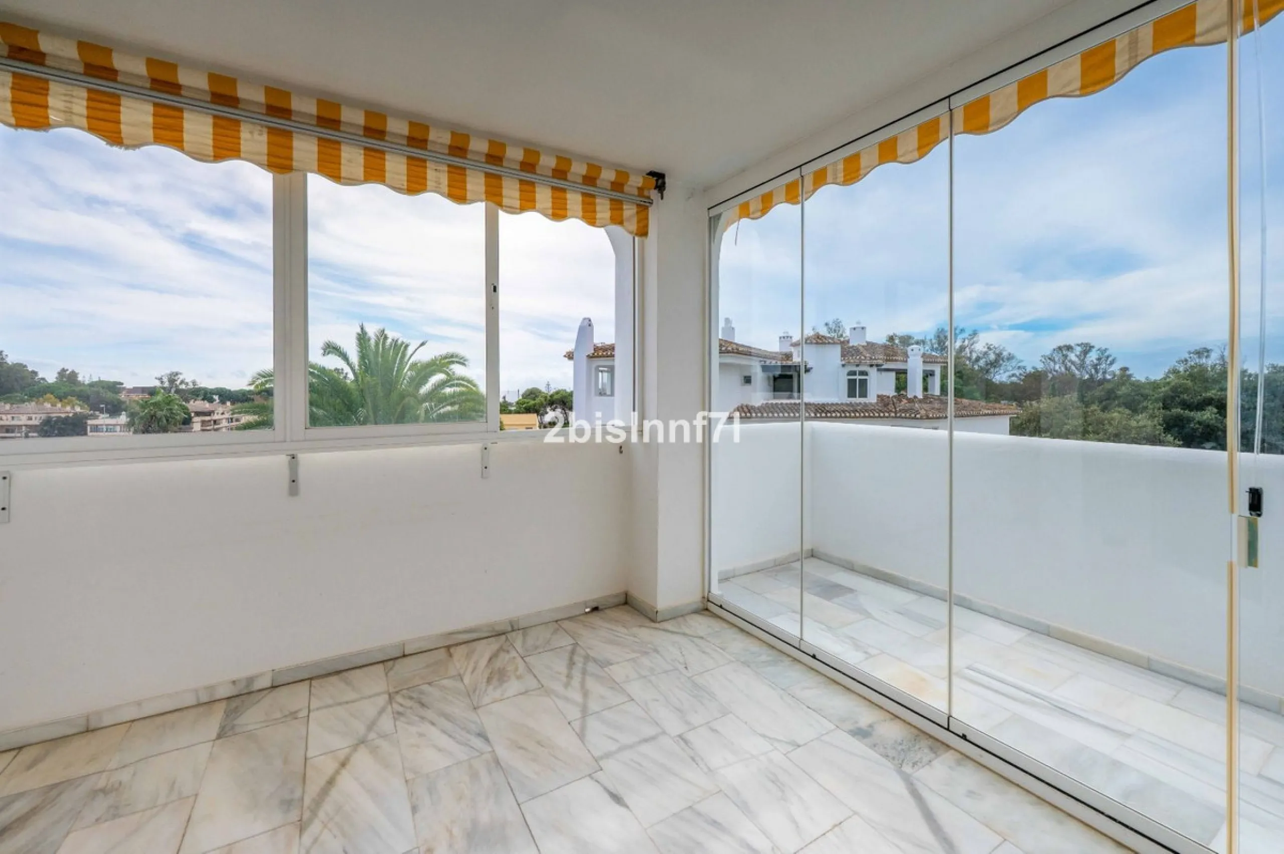 Apartment - Middle Floor Apartment в продаже в Marbella, Málaga. В доме 2 спален и 2 ванных комнат. Площадь дома 92 м²