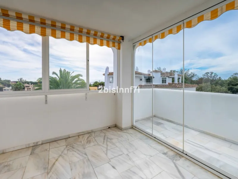 Apartment - Middle Floor Apartment в продаже в Marbella, Málaga. В доме 2 спален и 2 ванных комнат. Площадь дома 92 м²