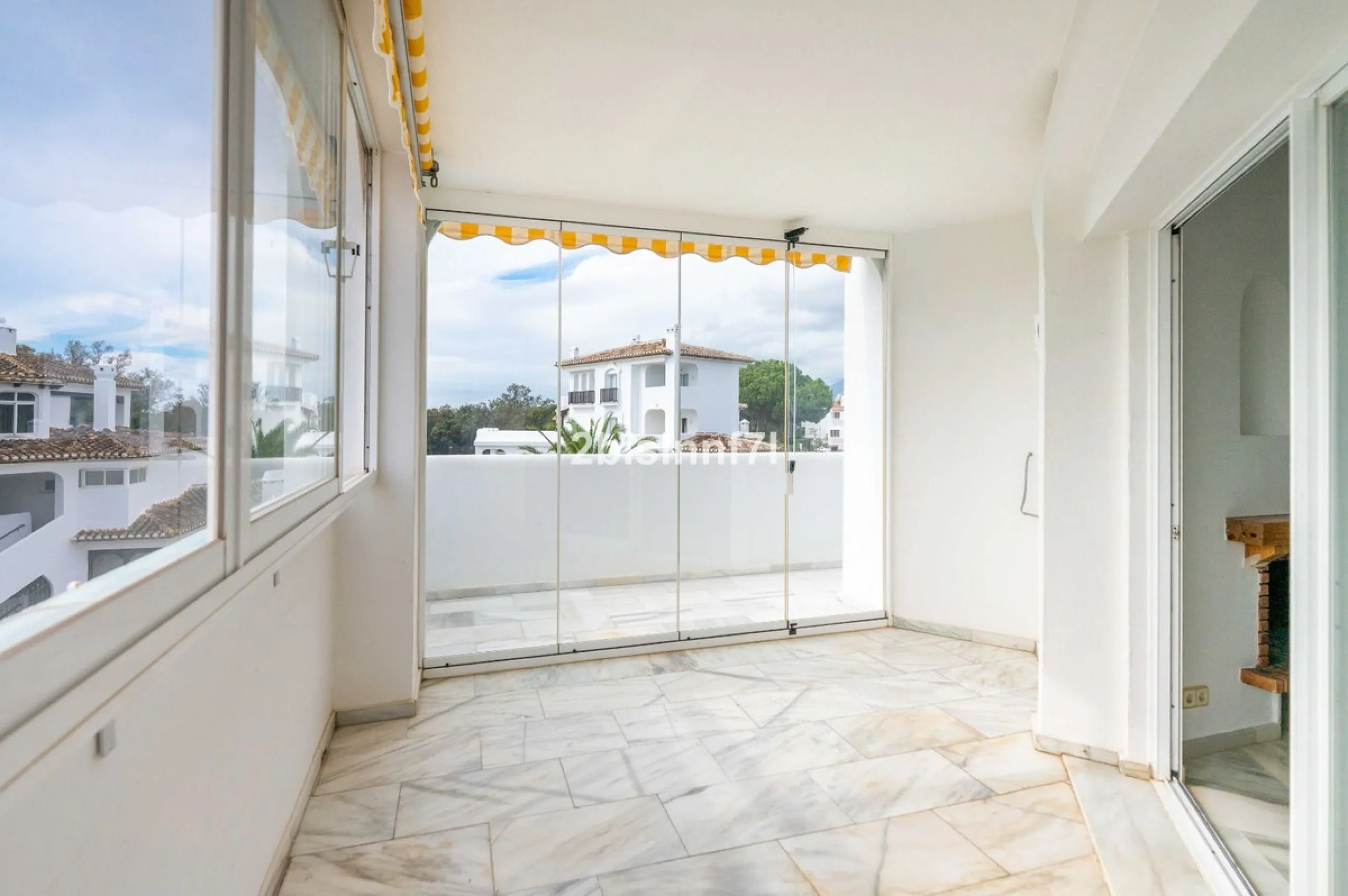 Apartment - Middle Floor Apartment в продаже в Marbella, Málaga. В доме 2 спален и 2 ванных комнат. Площадь дома 92 м²