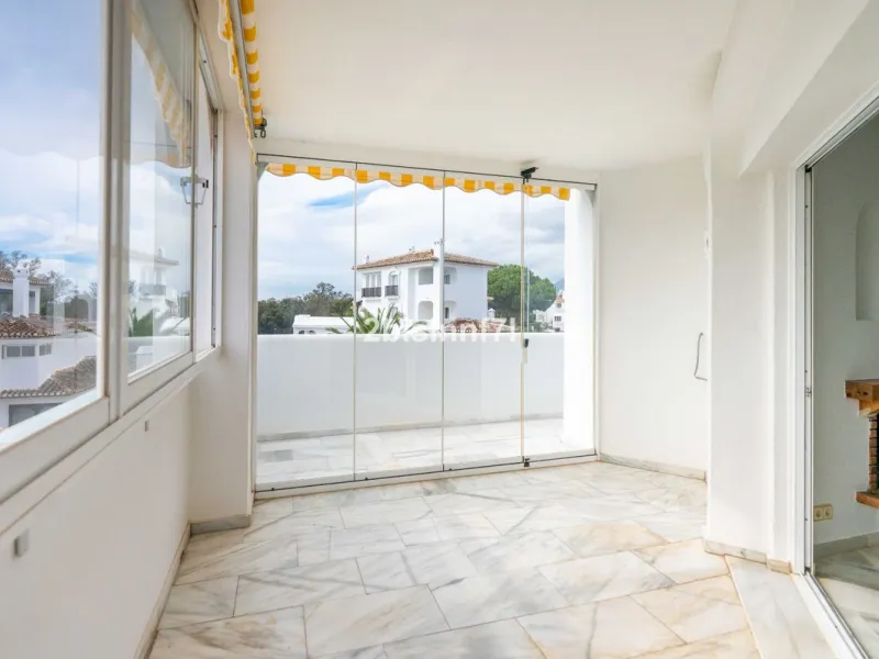 Apartment - Middle Floor Apartment в продаже в Marbella, Málaga. В доме 2 спален и 2 ванных комнат. Площадь дома 92 м²