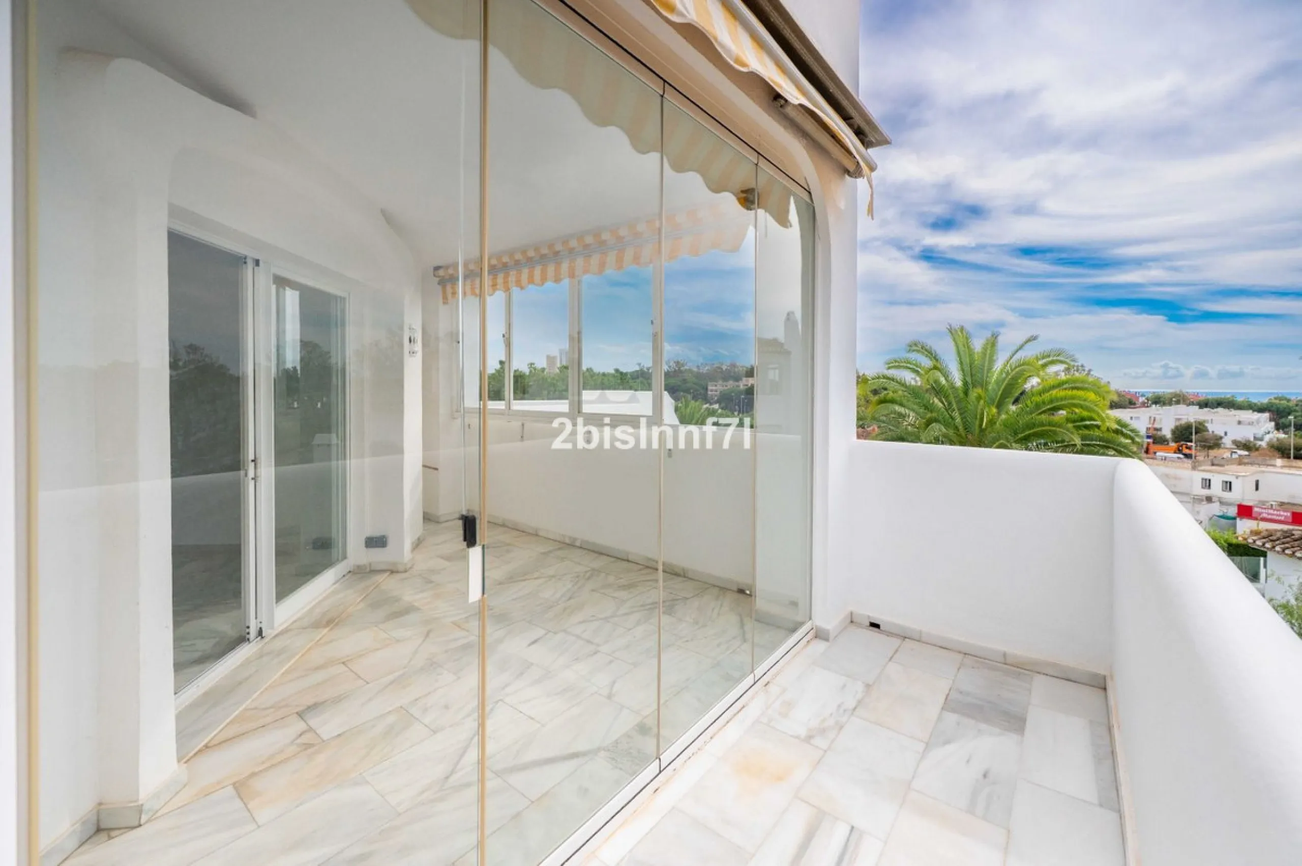 Apartment - Middle Floor Apartment в продаже в Marbella, Málaga. В доме 2 спален и 2 ванных комнат. Площадь дома 92 м²