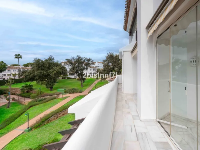 Apartment - Middle Floor Apartment в продаже в Marbella, Málaga. В доме 2 спален и 2 ванных комнат. Площадь дома 92 м²