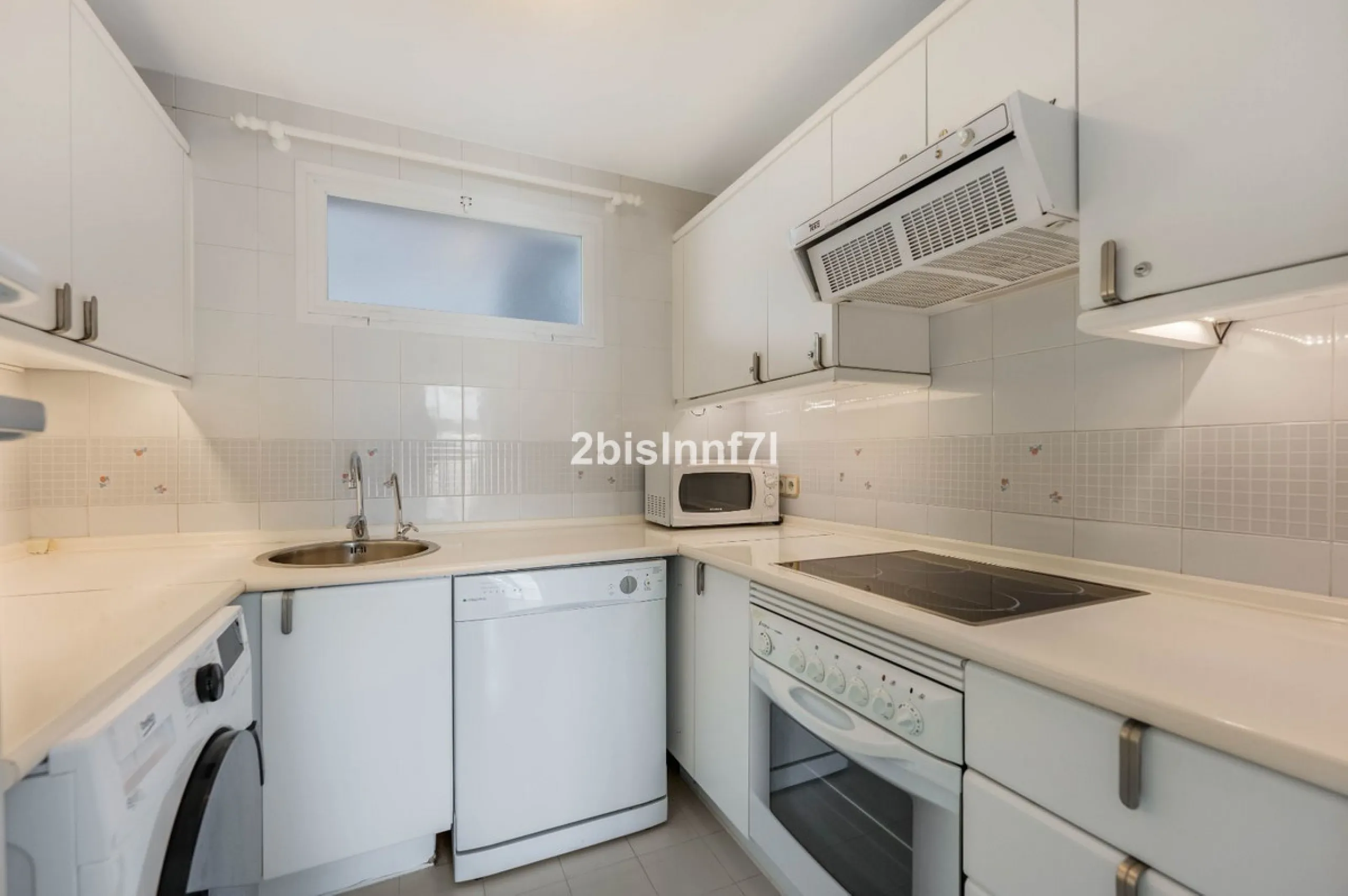 Apartment - Middle Floor Apartment в продаже в Marbella, Málaga. В доме 2 спален и 2 ванных комнат. Площадь дома 92 м²
