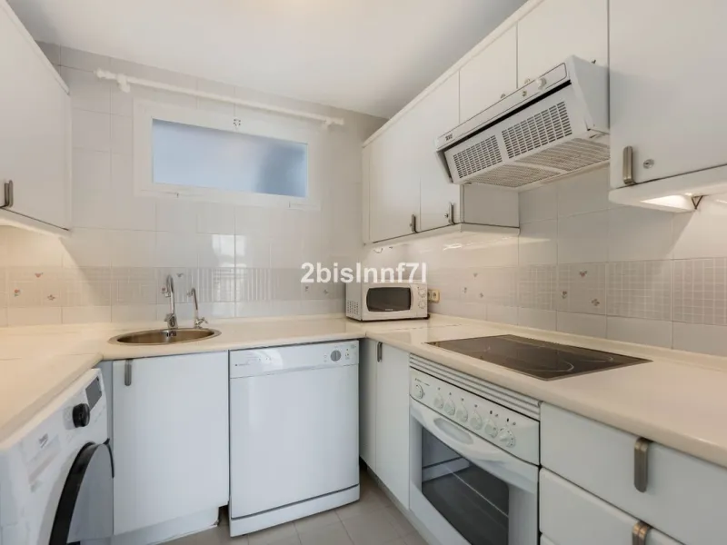 Apartment - Middle Floor Apartment в продаже в Marbella, Málaga. В доме 2 спален и 2 ванных комнат. Площадь дома 92 м²