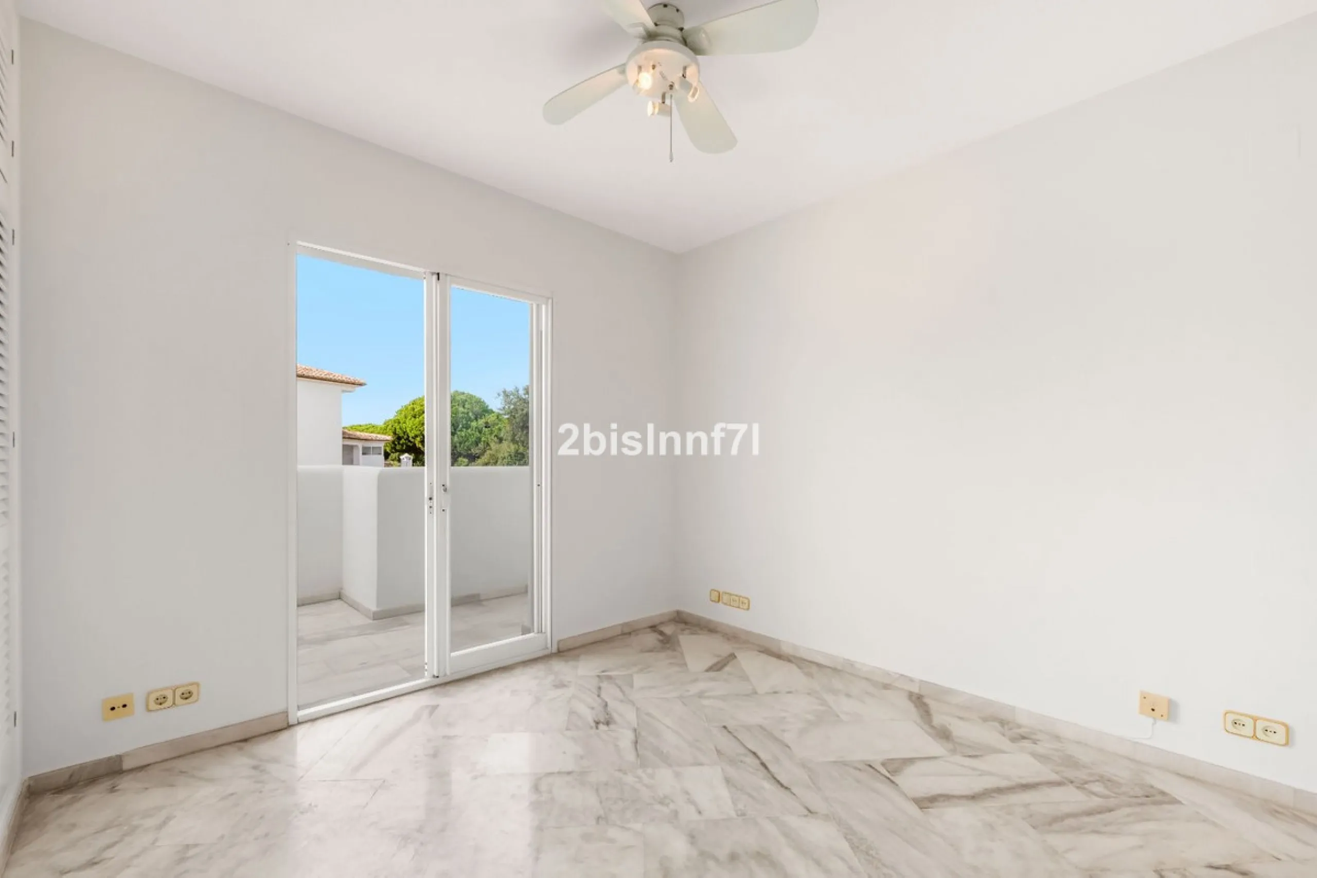 Apartment - Middle Floor Apartment в продаже в Marbella, Málaga. В доме 2 спален и 2 ванных комнат. Площадь дома 92 м²