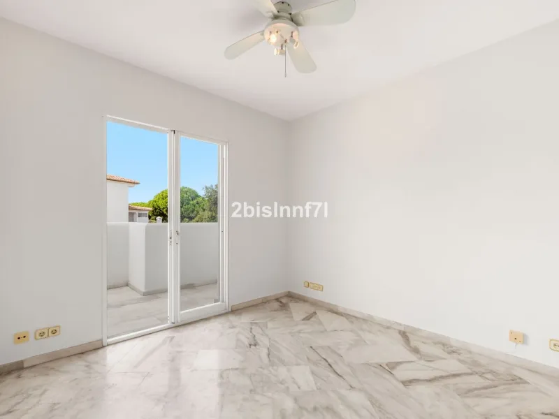 Apartment - Middle Floor Apartment в продаже в Marbella, Málaga. В доме 2 спален и 2 ванных комнат. Площадь дома 92 м²