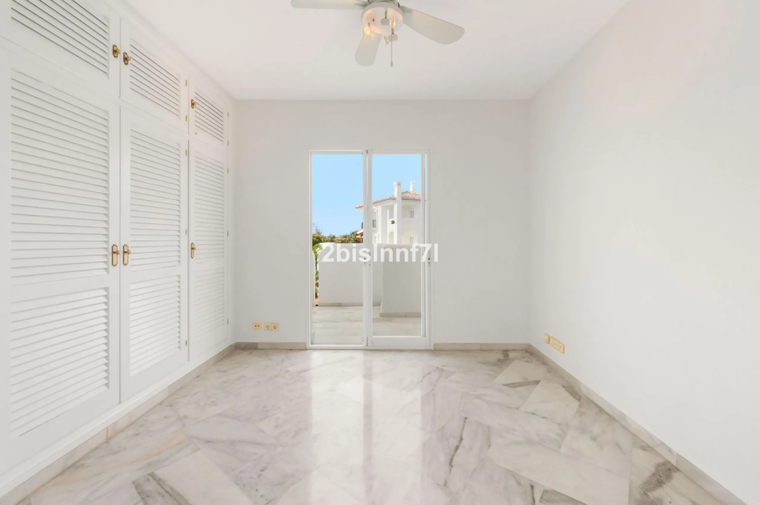 Apartment - Middle Floor Apartment в продаже в Marbella, Málaga. В доме 2 спален и 2 ванных комнат. Площадь дома 92 м²