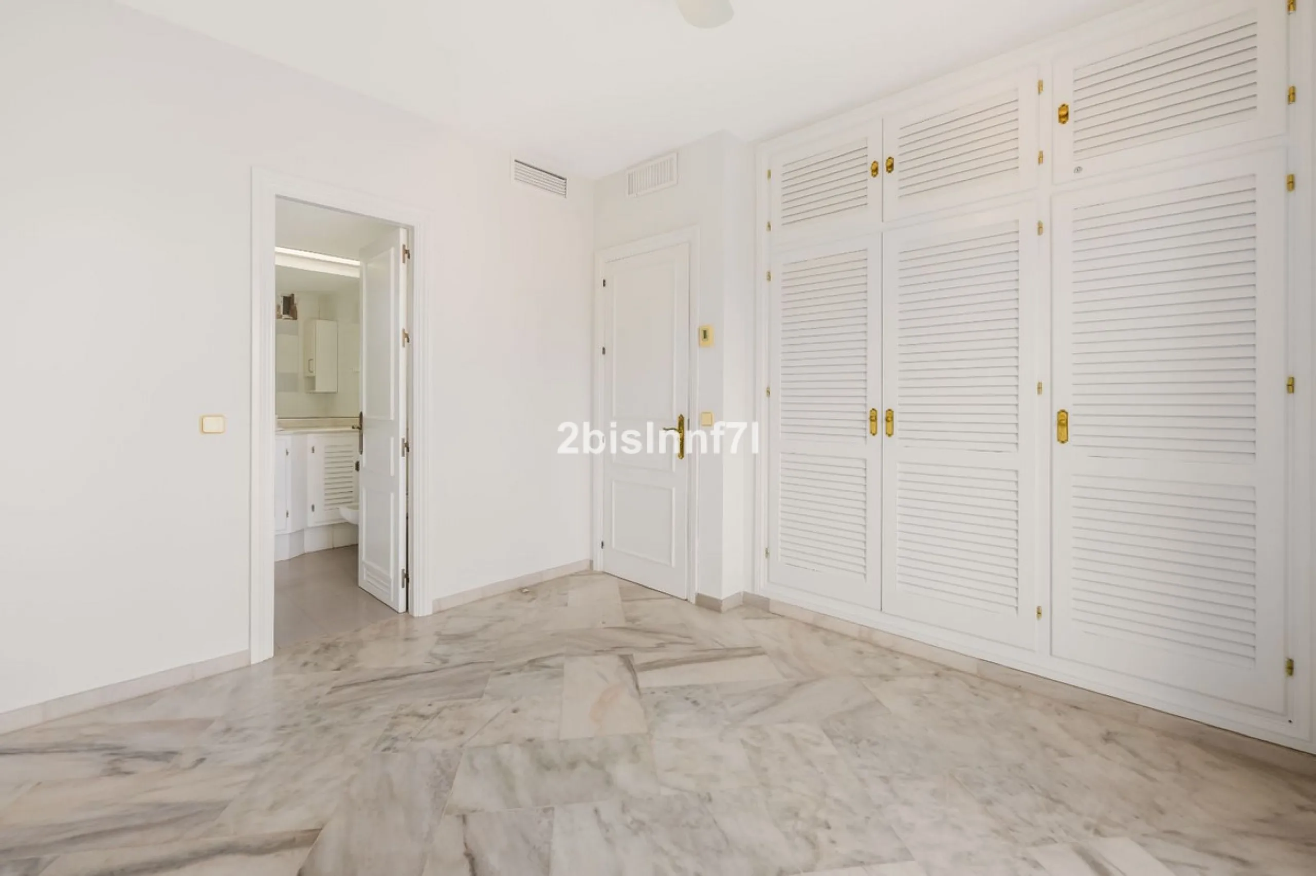 Apartment - Middle Floor Apartment в продаже в Marbella, Málaga. В доме 2 спален и 2 ванных комнат. Площадь дома 92 м²