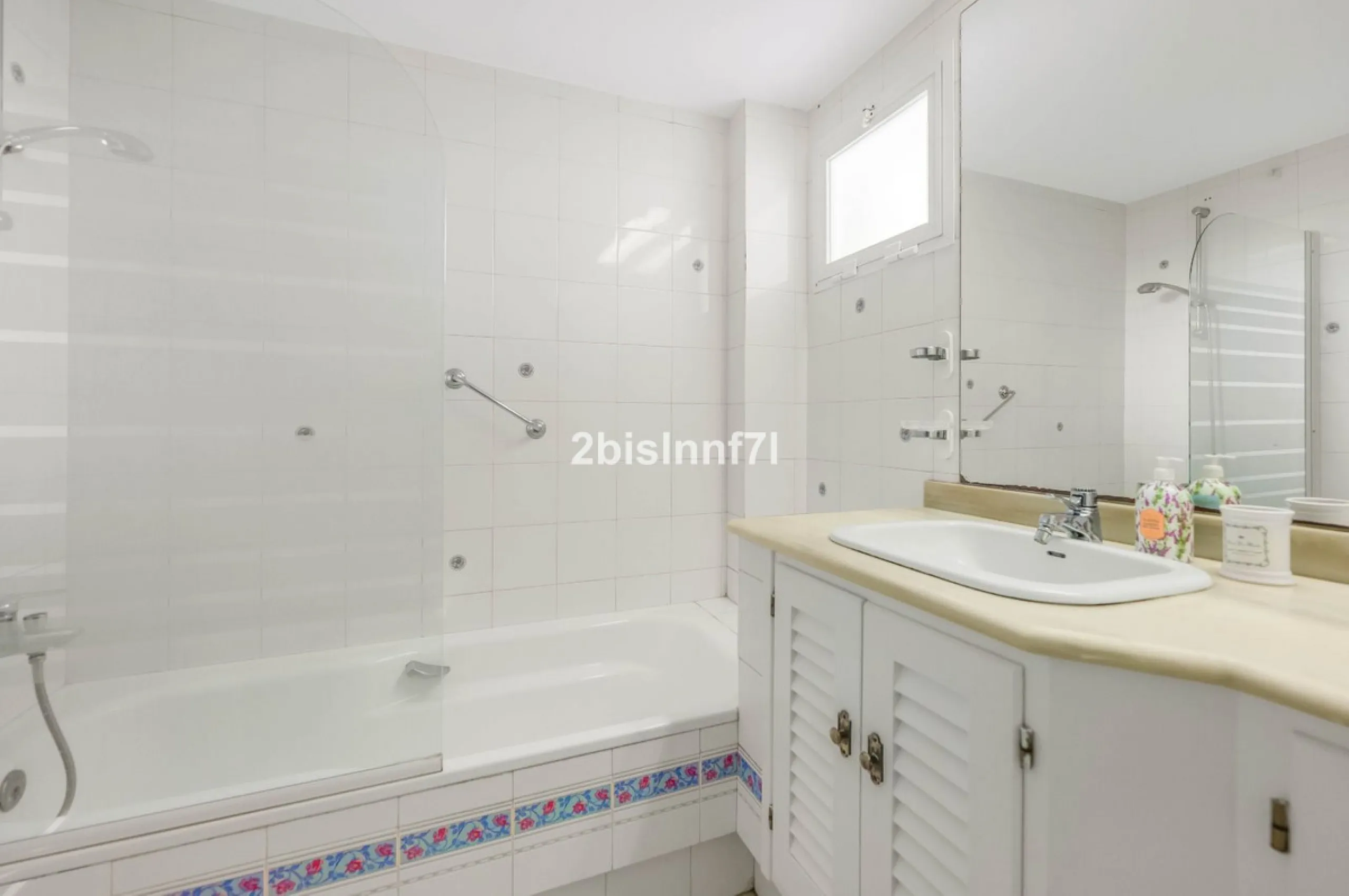 Apartment - Middle Floor Apartment в продаже в Marbella, Málaga. В доме 2 спален и 2 ванных комнат. Площадь дома 92 м²