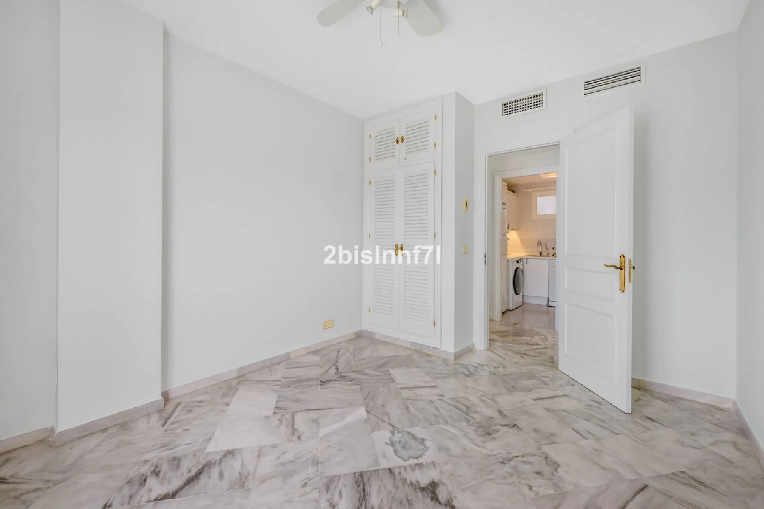 Apartment - Middle Floor Apartment в продаже в Marbella, Málaga. В доме 2 спален и 2 ванных комнат. Площадь дома 92 м²