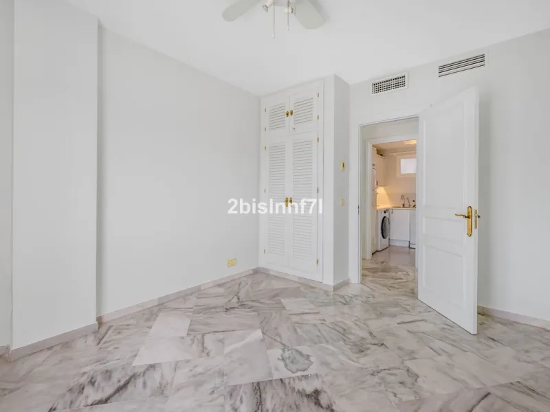 Apartment - Middle Floor Apartment в продаже в Marbella, Málaga. В доме 2 спален и 2 ванных комнат. Площадь дома 92 м²