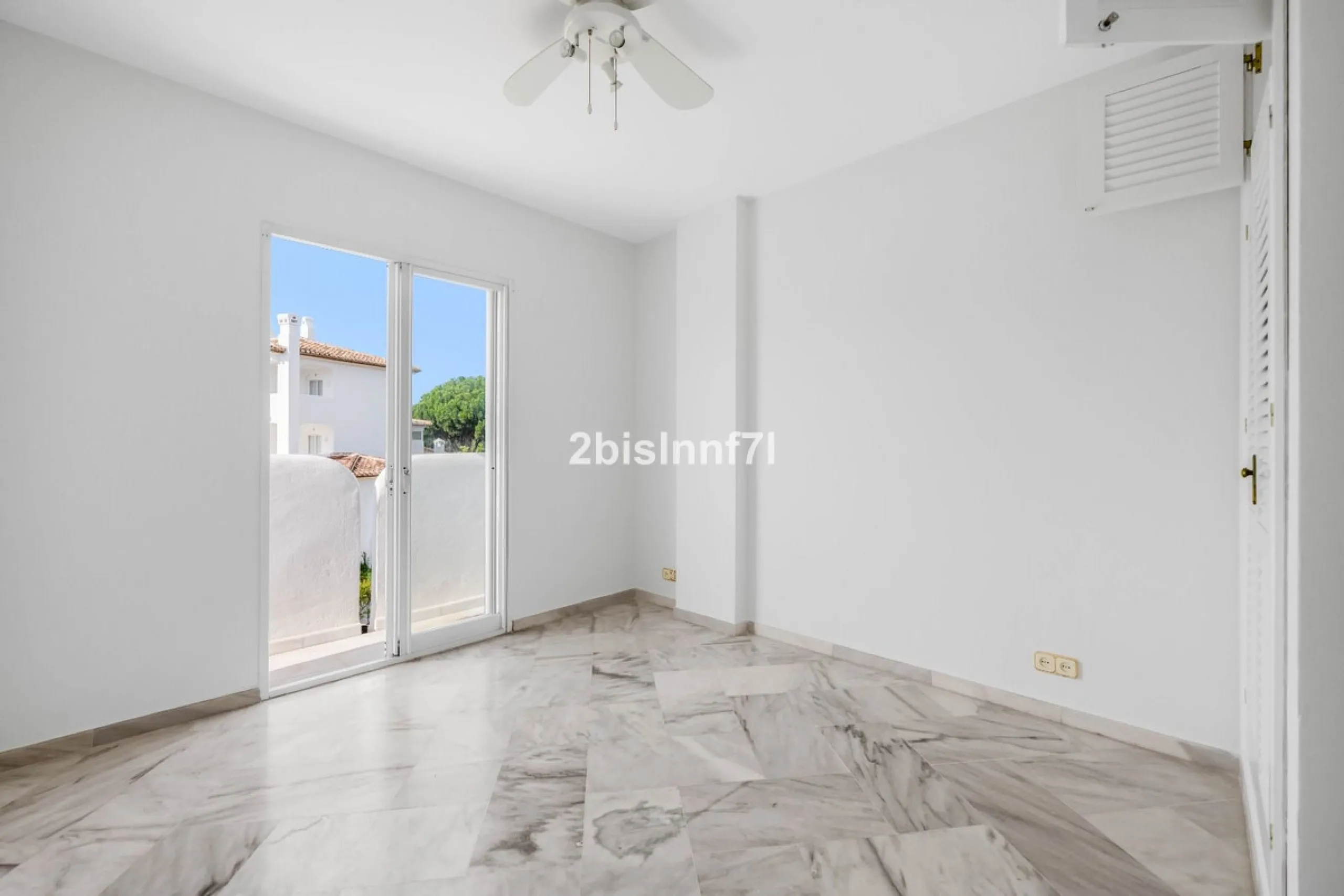 Apartment - Middle Floor Apartment в продаже в Marbella, Málaga. В доме 2 спален и 2 ванных комнат. Площадь дома 92 м²