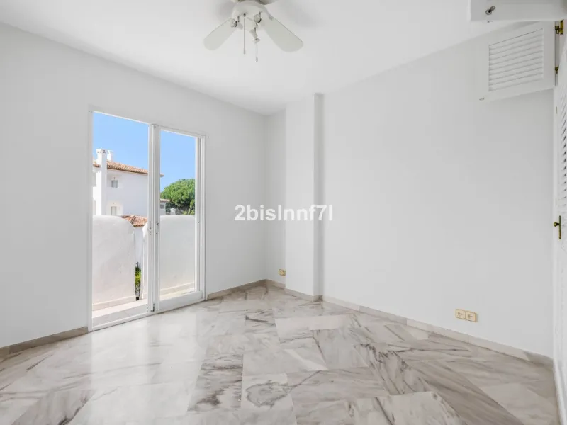 Apartment - Middle Floor Apartment в продаже в Marbella, Málaga. В доме 2 спален и 2 ванных комнат. Площадь дома 92 м²