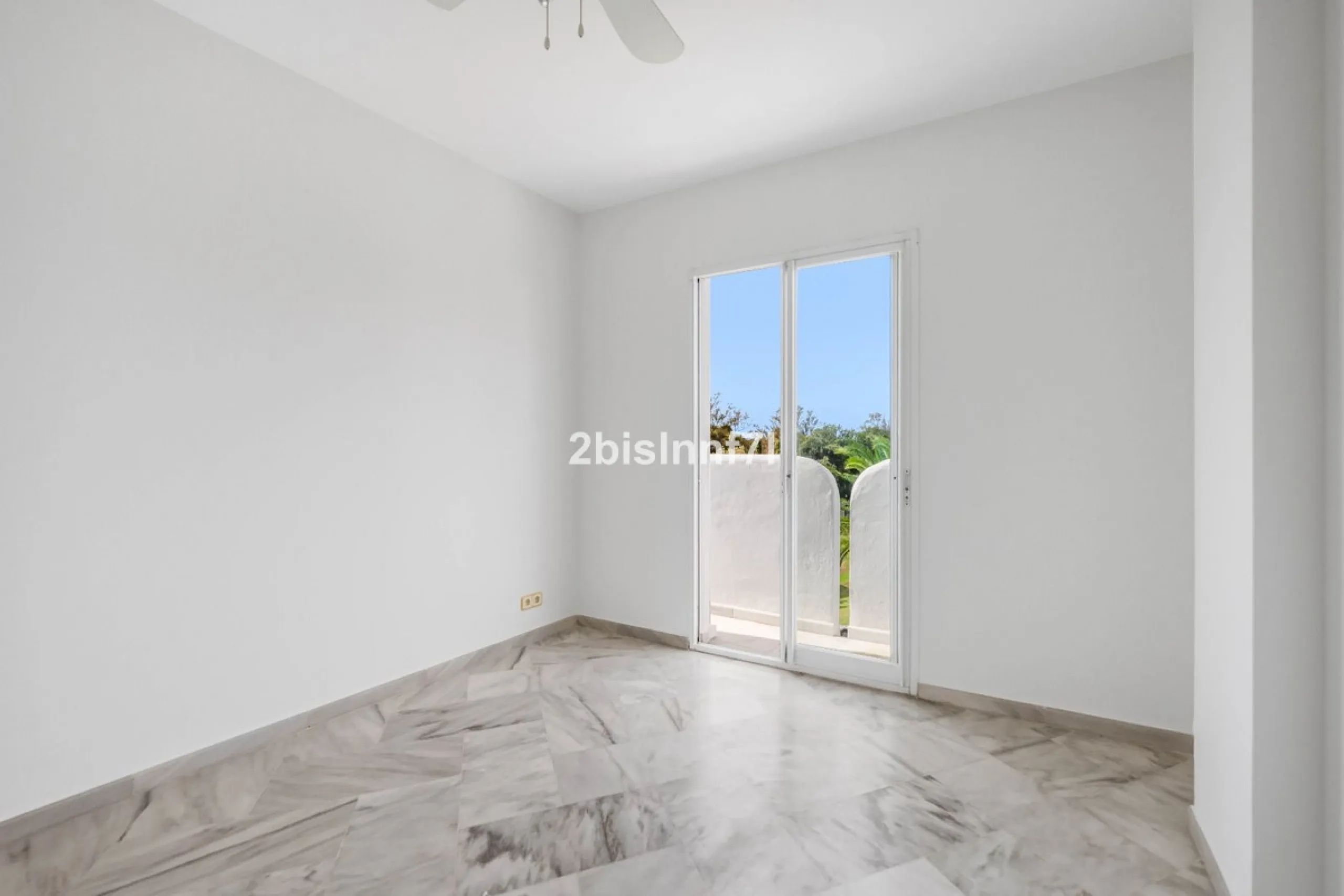 Apartment - Middle Floor Apartment в продаже в Marbella, Málaga. В доме 2 спален и 2 ванных комнат. Площадь дома 92 м²