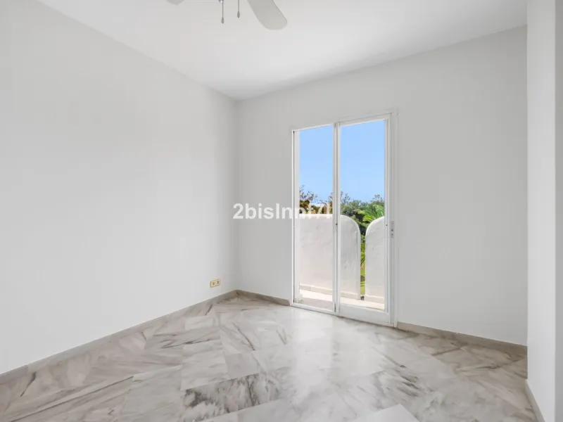 Apartment - Middle Floor Apartment в продаже в Marbella, Málaga. В доме 2 спален и 2 ванных комнат. Площадь дома 92 м²