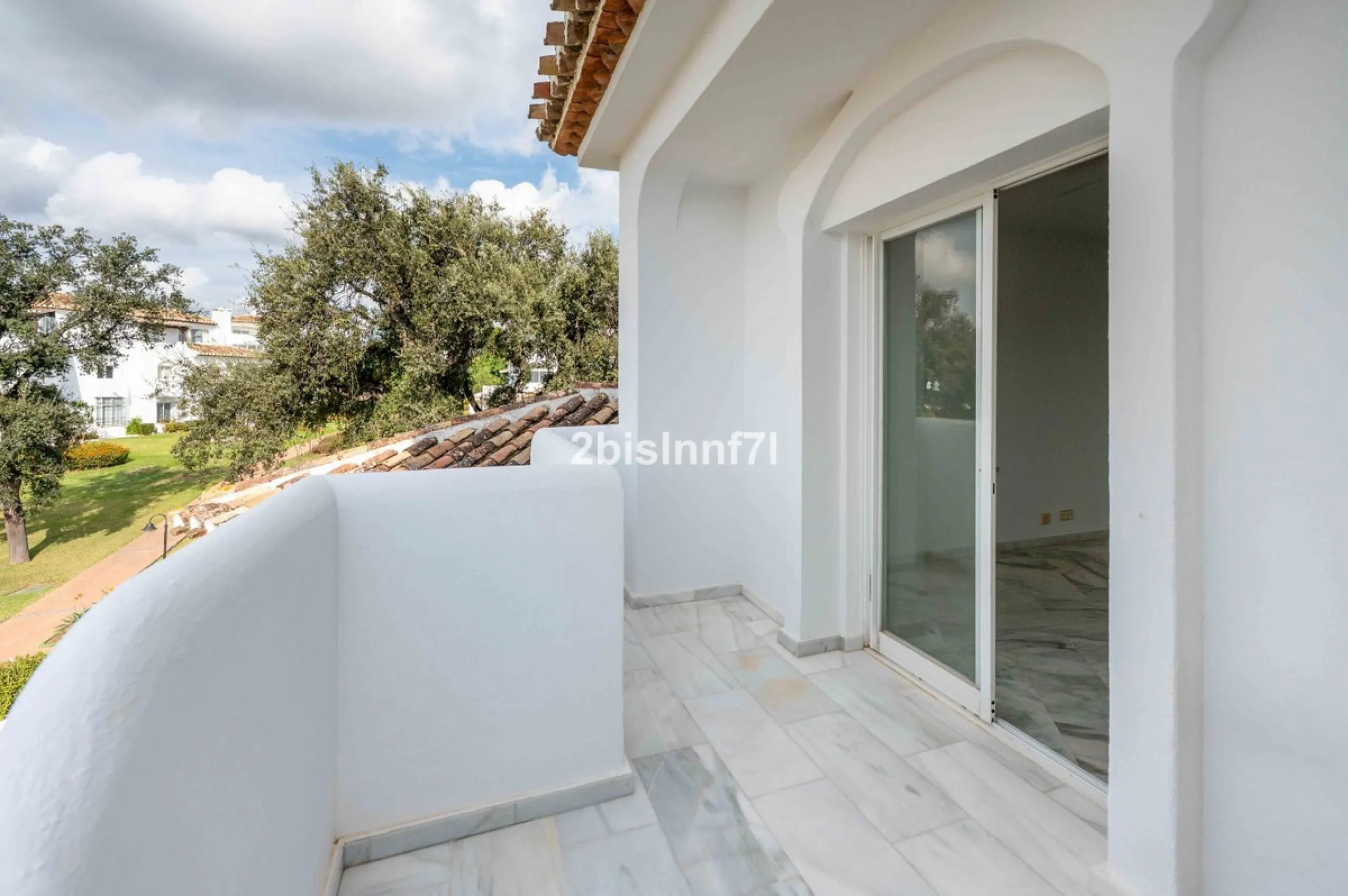 Apartment - Middle Floor Apartment в продаже в Marbella, Málaga. В доме 2 спален и 2 ванных комнат. Площадь дома 92 м²