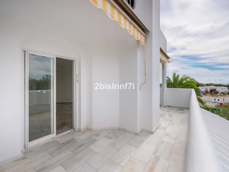 Apartment - Middle Floor Apartment в продаже в Marbella, Málaga. В доме 2 спален и 2 ванных комнат. Площадь дома 92 м²