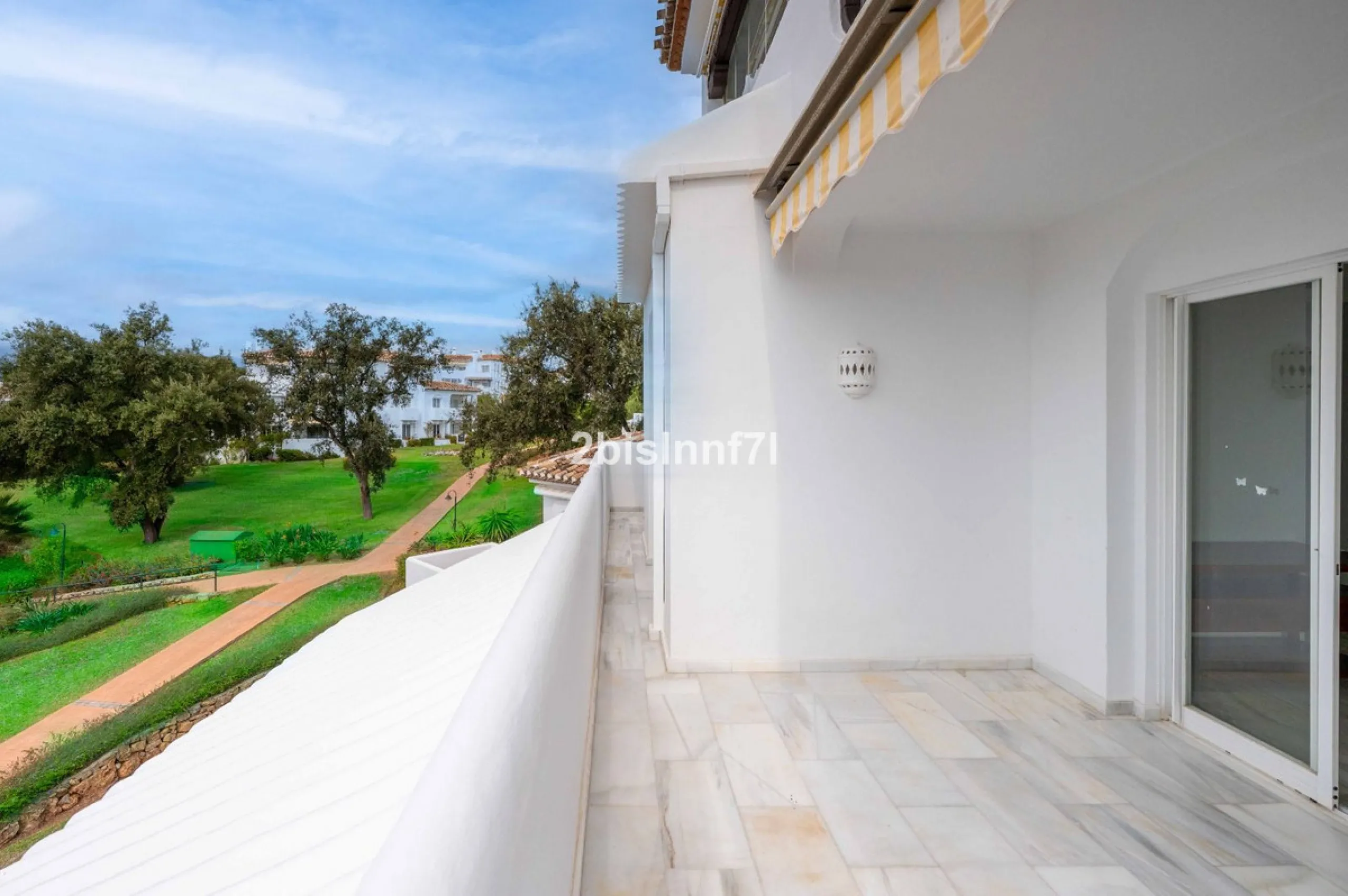 Apartment - Middle Floor Apartment в продаже в Marbella, Málaga. В доме 2 спален и 2 ванных комнат. Площадь дома 92 м²