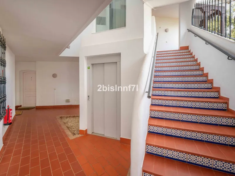 Apartment - Middle Floor Apartment в продаже в Marbella, Málaga. В доме 2 спален и 2 ванных комнат. Площадь дома 92 м²
