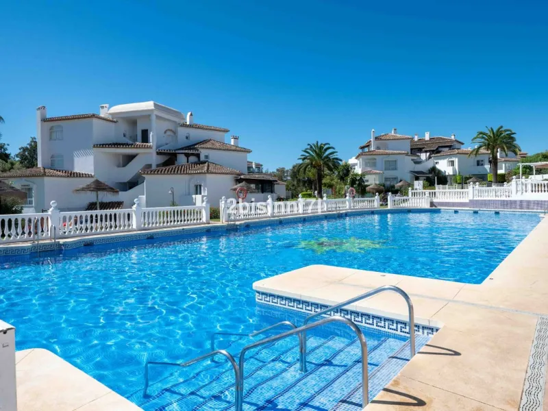 Apartment - Middle Floor Apartment в продаже в Marbella, Málaga. В доме 2 спален и 2 ванных комнат. Площадь дома 92 м²
