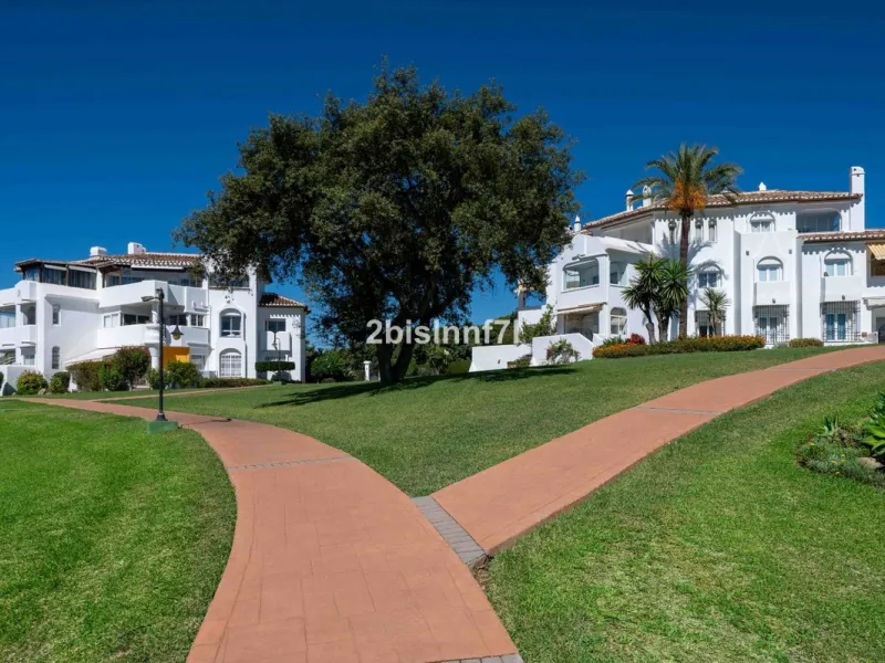 Apartment - Middle Floor Apartment в продаже в Marbella, Málaga. В доме 2 спален и 2 ванных комнат. Площадь дома 92 м²