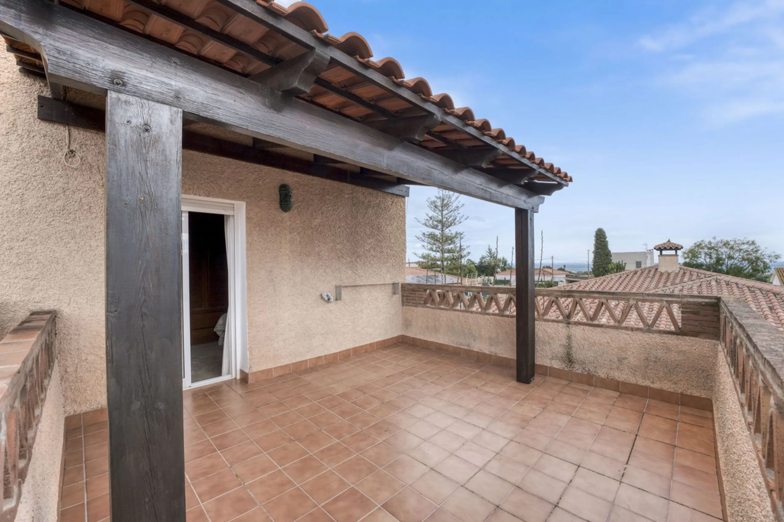 Diese beeindruckende Villa mit Aussicht – der ideale Rückzugsort für Ihre Familie
