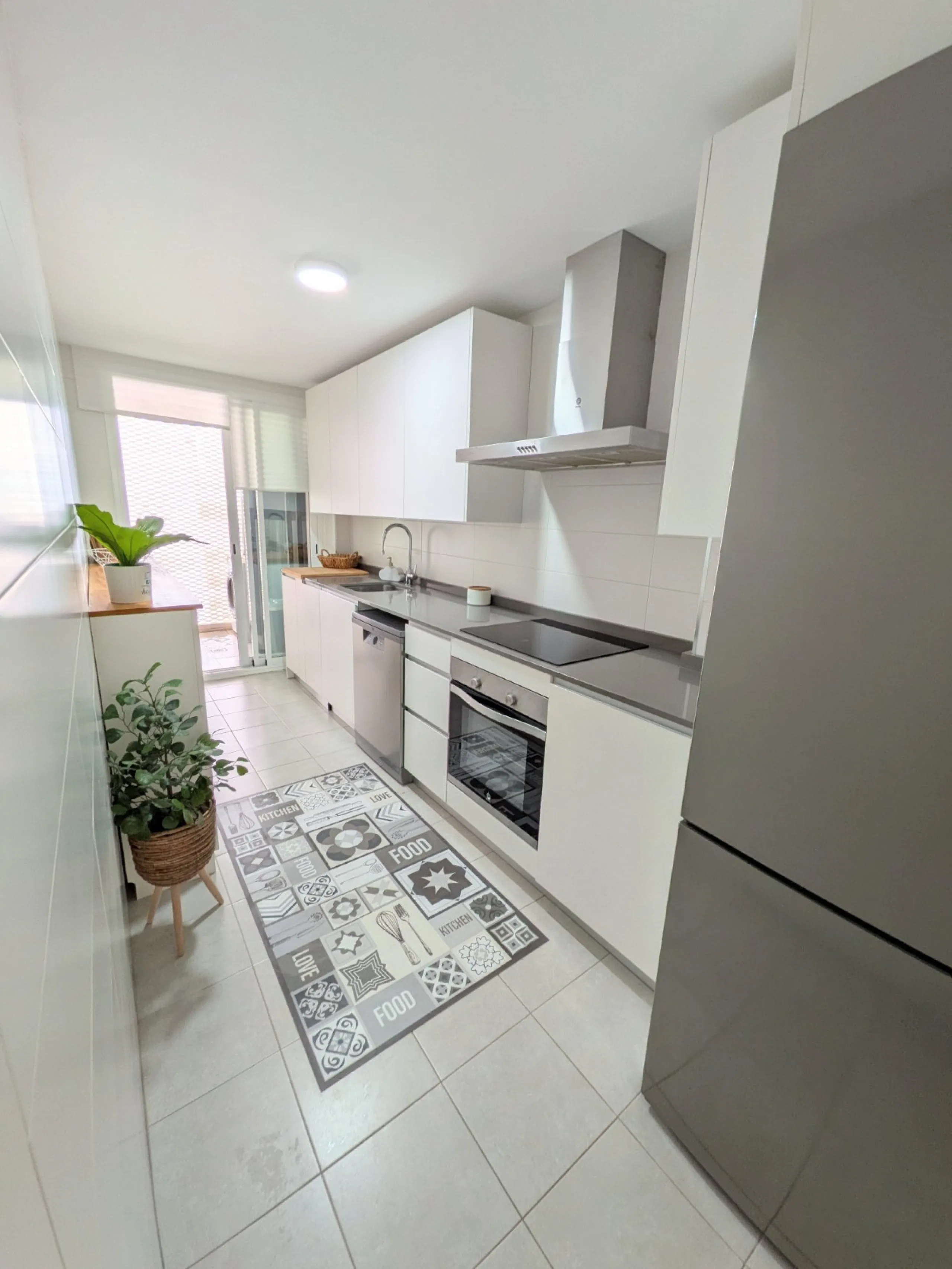 This exceptional newly built corner duplex penthouse offers an outstanding living experience, bathed in natural light thanks to its privileged south and west orientation. Located in one of Estepona's most desirable residential areas, it provides the perfe