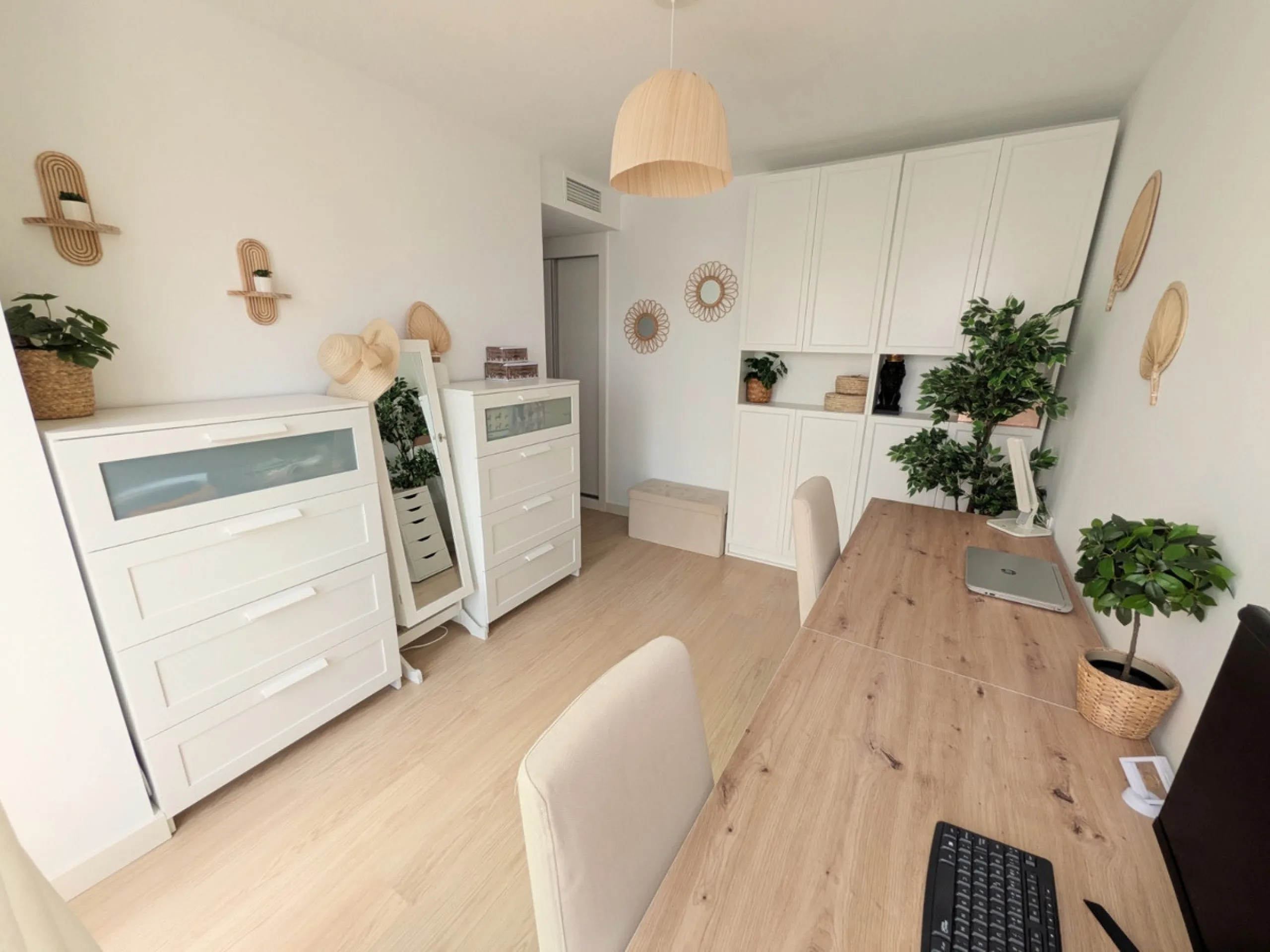 This exceptional newly built corner duplex penthouse offers an outstanding living experience, bathed in natural light thanks to its privileged south and west orientation. Located in one of Estepona's most desirable residential areas, it provides the perfe