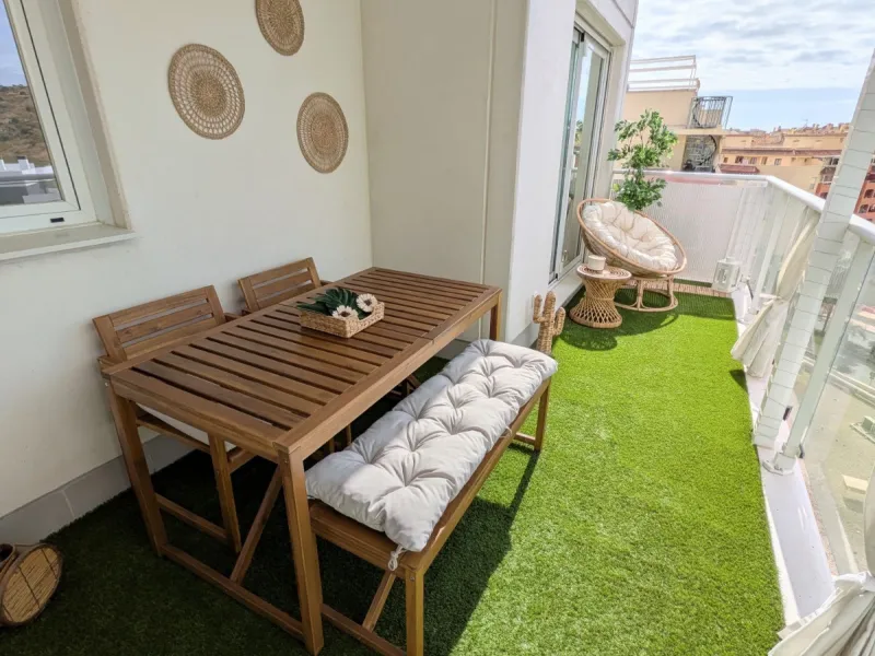 This exceptional newly built corner duplex penthouse offers an outstanding living experience, bathed in natural light thanks to its privileged south and west orientation. Located in one of Estepona's most desirable residential areas, it provides the perfe