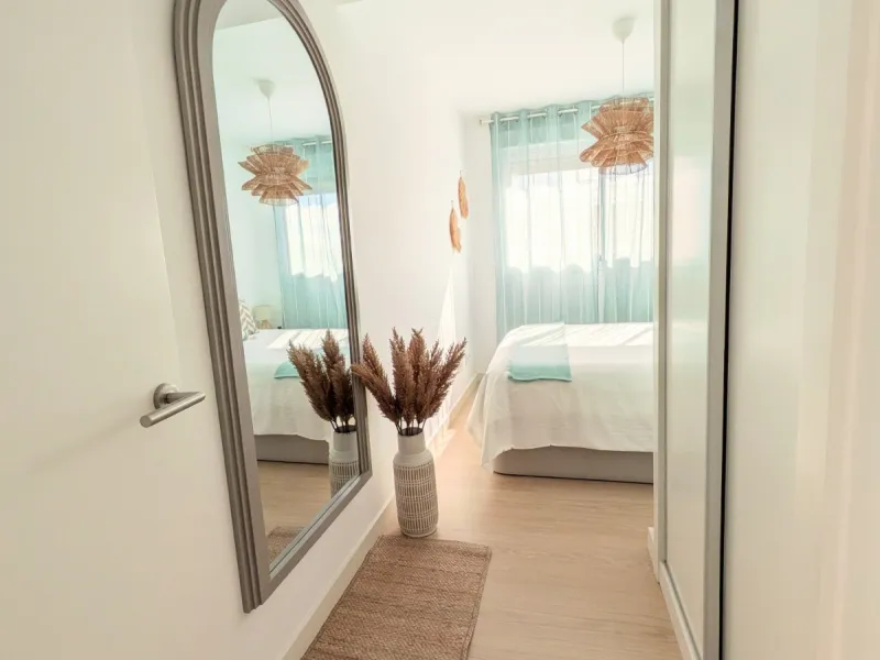 This exceptional newly built corner duplex penthouse offers an outstanding living experience, bathed in natural light thanks to its privileged south and west orientation. Located in one of Estepona's most desirable residential areas, it provides the perfe