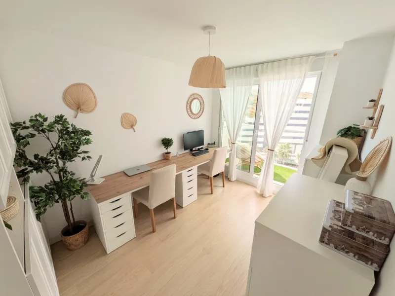 This exceptional newly built corner duplex penthouse offers an outstanding living experience, bathed in natural light thanks to its privileged south and west orientation. Located in one of Estepona's most desirable residential areas, it provides the perfe