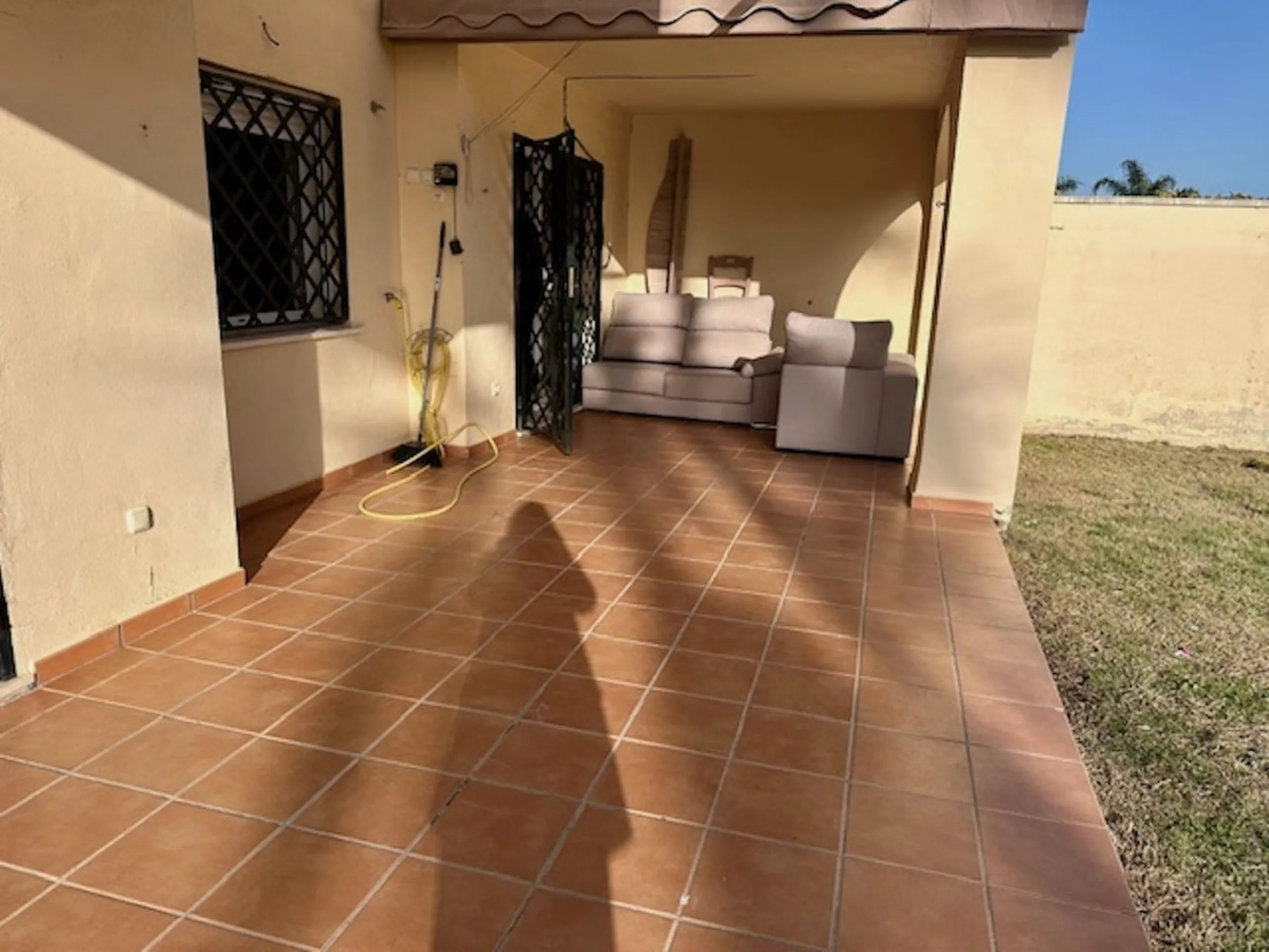 Apartment - Ground Floor Apartment в продаже в Estepona, Málaga. В доме 3 спален и 3 ванных комнат. Площадь дома 87 м²