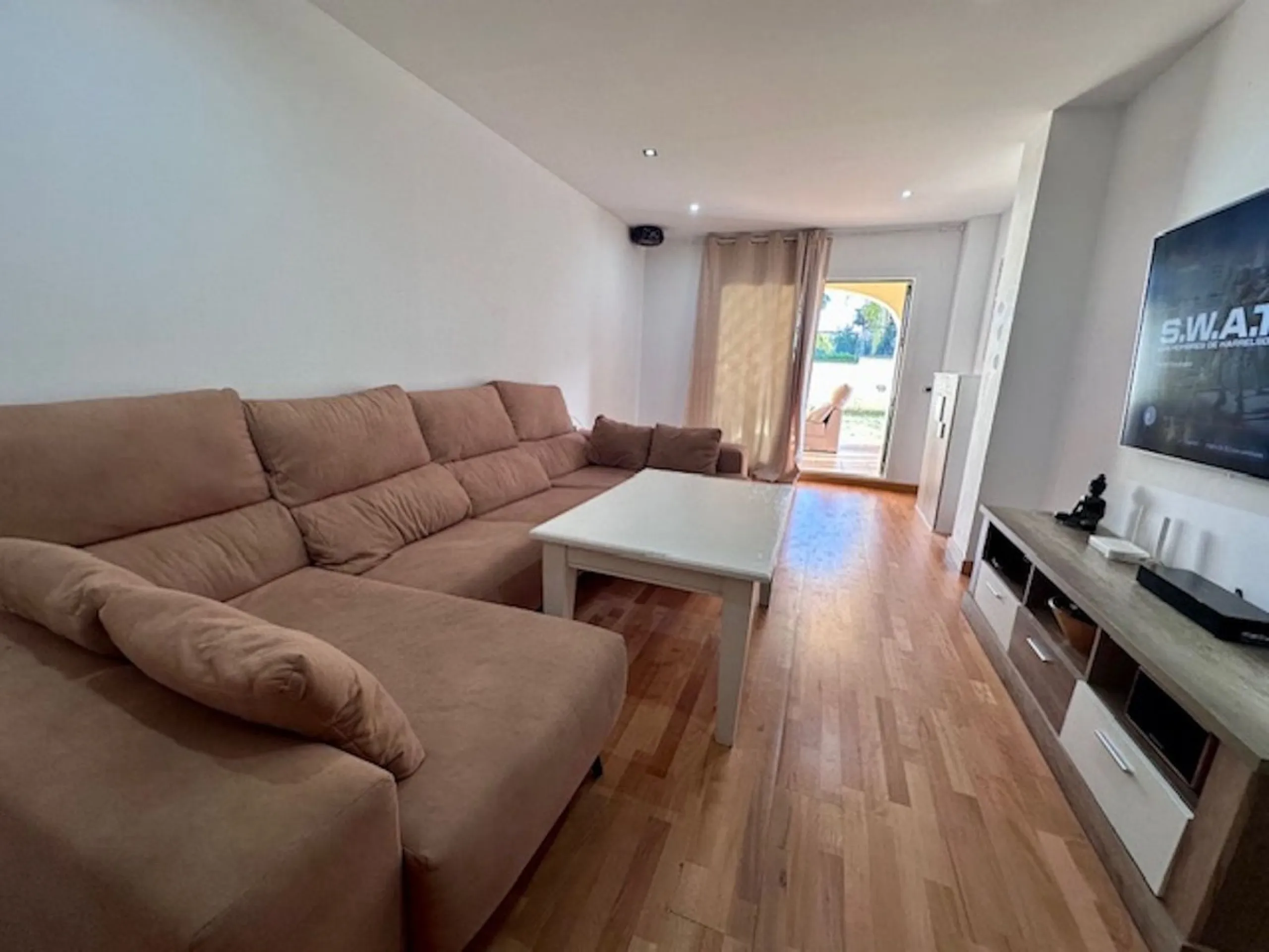 Apartment - Ground Floor Apartment в продаже в Estepona, Málaga. В доме 3 спален и 3 ванных комнат. Площадь дома 87 м²