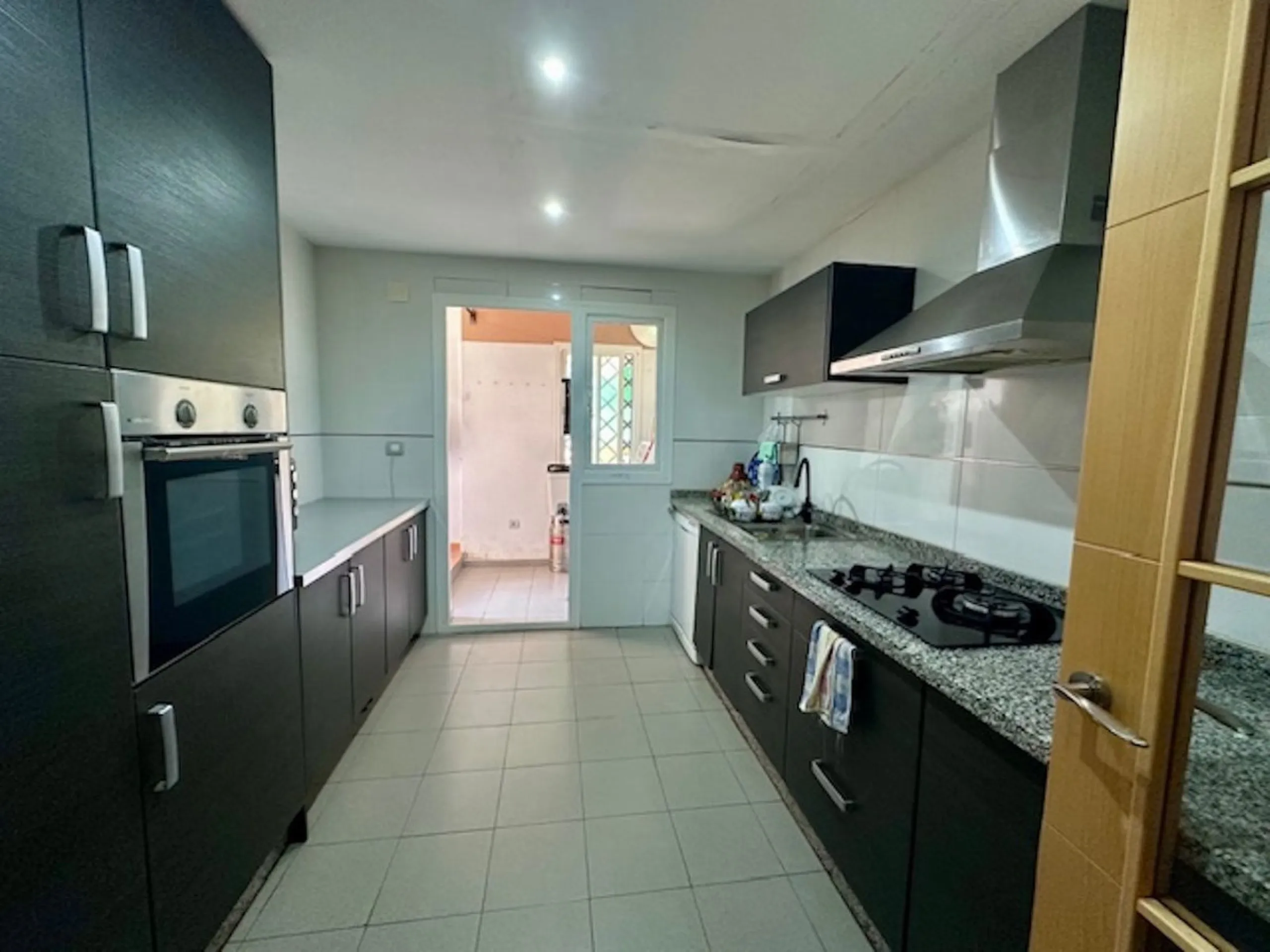 Apartment - Ground Floor Apartment в продаже в Estepona, Málaga. В доме 3 спален и 3 ванных комнат. Площадь дома 87 м²