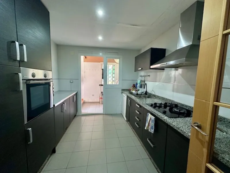 Apartment - Ground Floor Apartment в продаже в Estepona, Málaga. В доме 3 спален и 3 ванных комнат. Площадь дома 87 м²