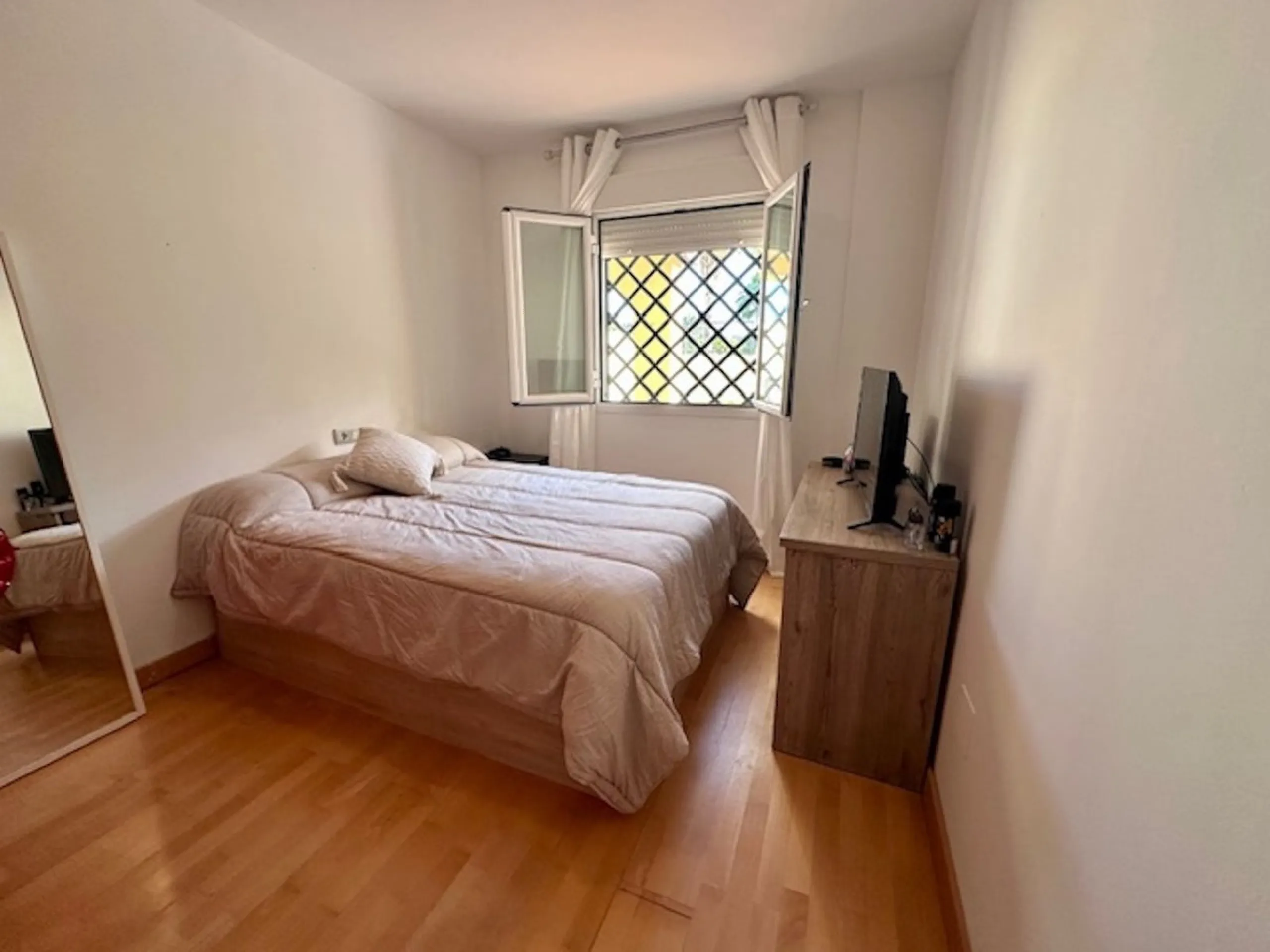 Apartment - Ground Floor Apartment в продаже в Estepona, Málaga. В доме 3 спален и 3 ванных комнат. Площадь дома 87 м²