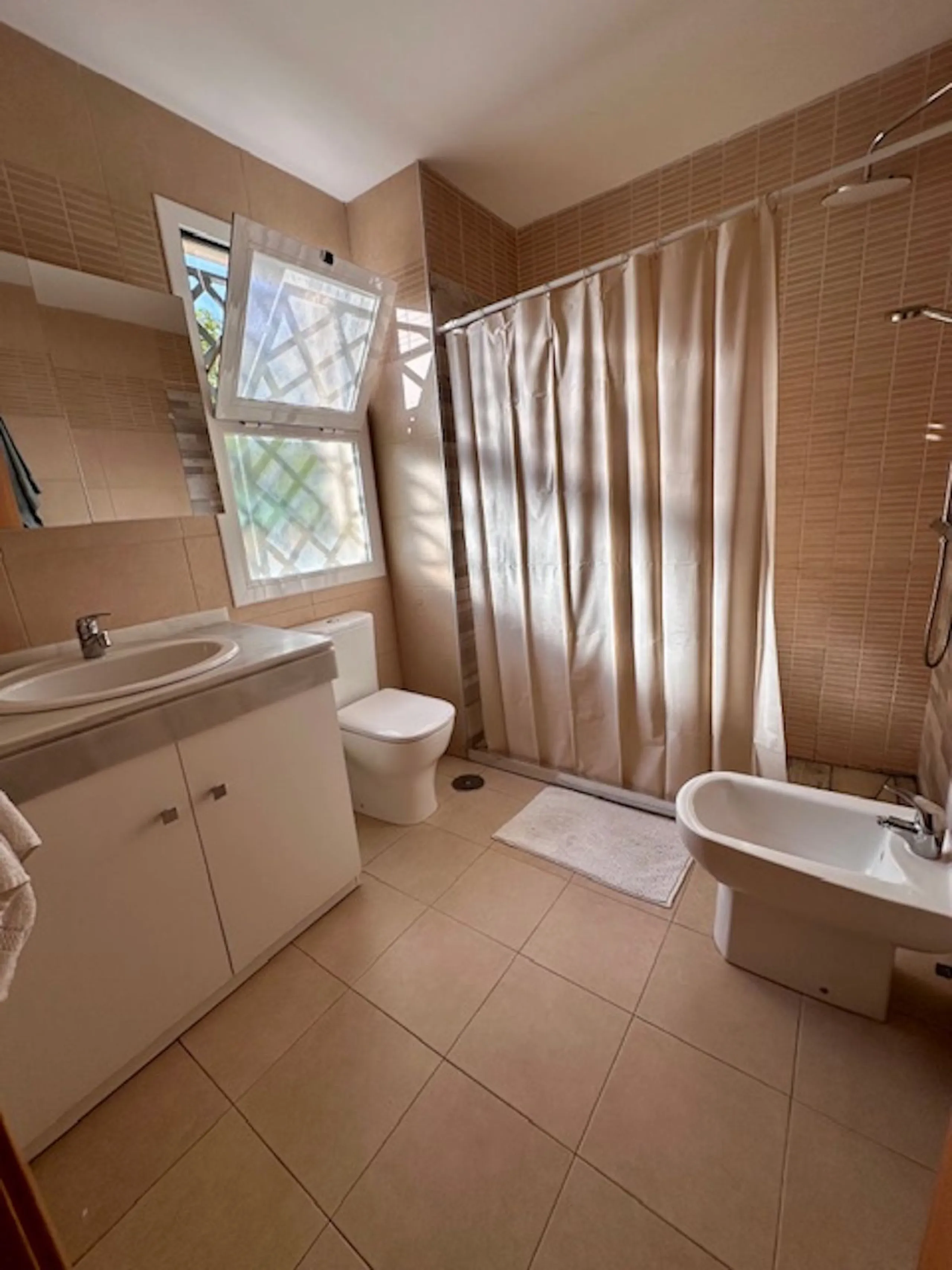 Apartment - Ground Floor Apartment в продаже в Estepona, Málaga. В доме 3 спален и 3 ванных комнат. Площадь дома 87 м²