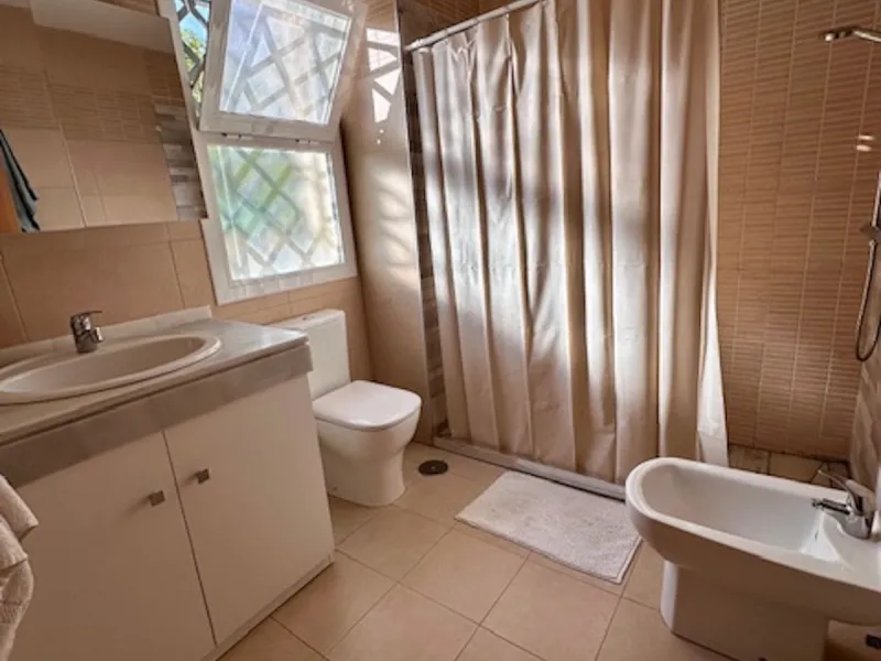 Apartment - Ground Floor Apartment в продаже в Estepona, Málaga. В доме 3 спален и 3 ванных комнат. Площадь дома 87 м²