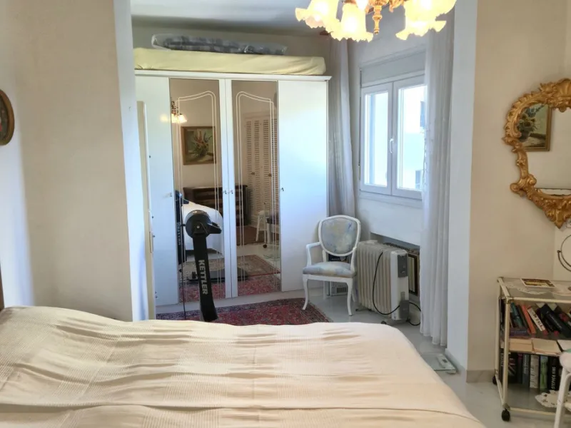 BEACHFRONT OPPORTUNITY and a Perfect rental investment.