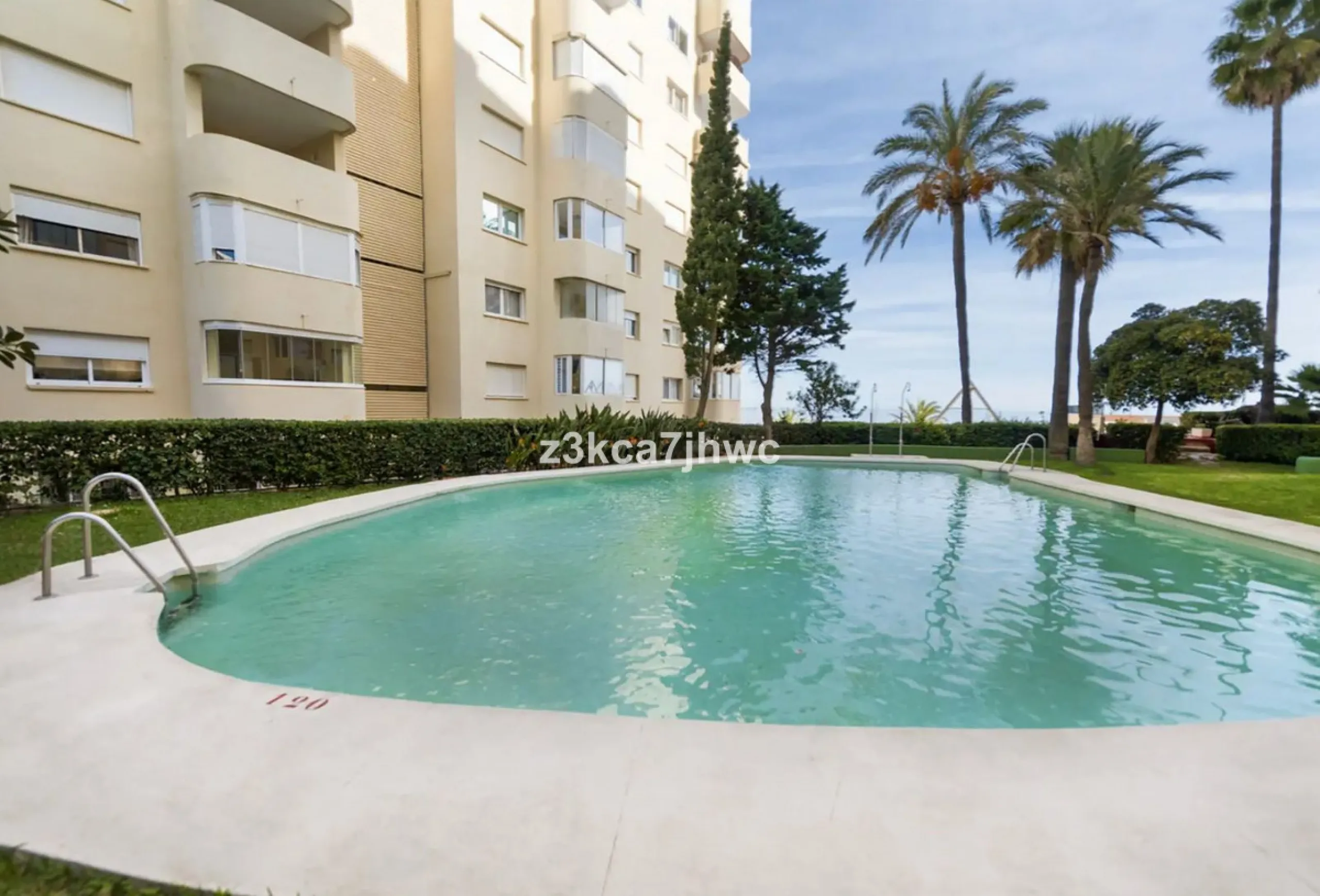 Apartment - Middle Floor Apartment в продаже в Estepona, Málaga. В доме 1 спален и 1 ванных комнат. Площадь дома 64 м²
